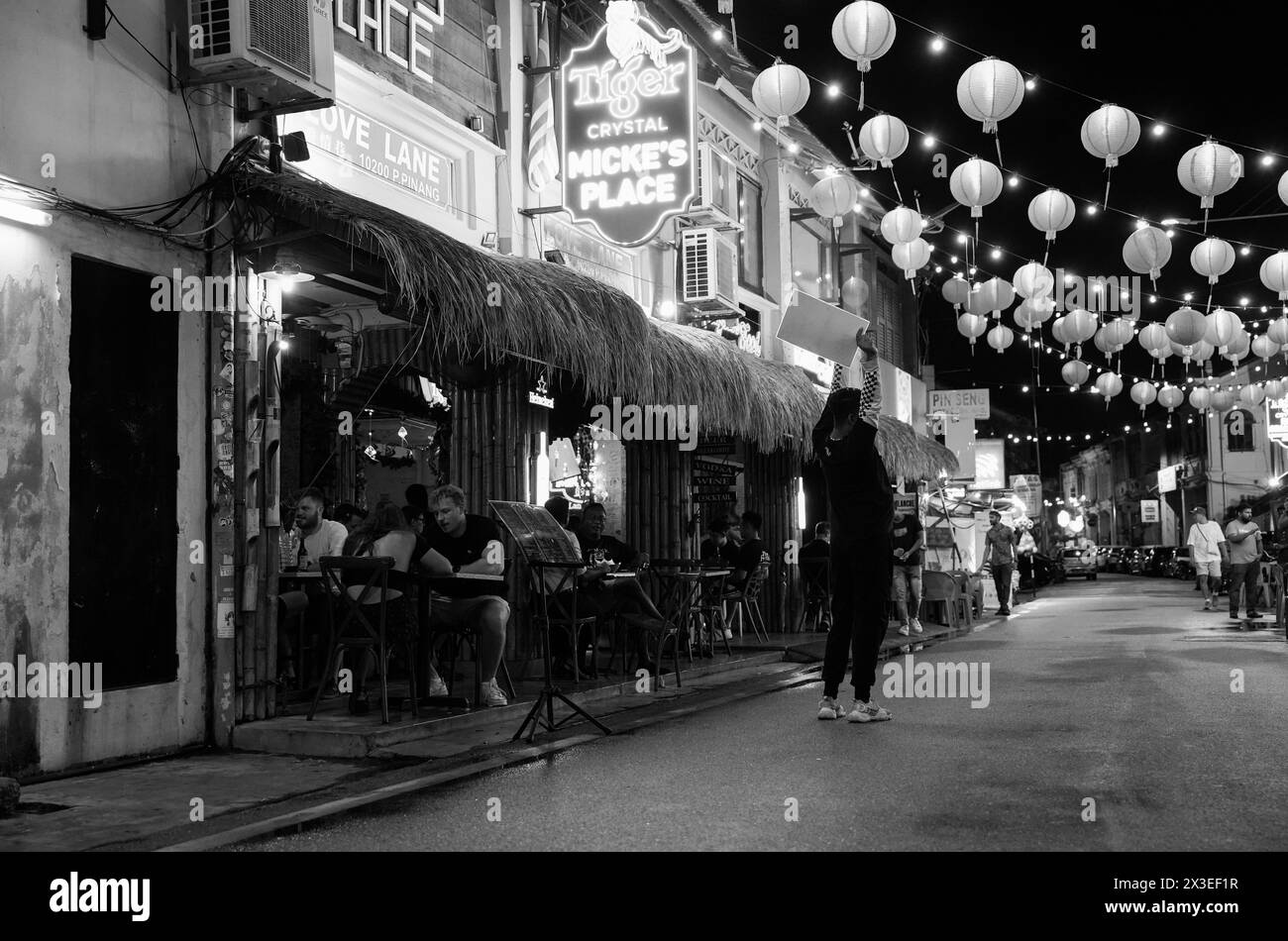 Atmosfera della storica città vecchia con strade ed edifici dell'epoca coloniale inglese a Georgetown, a Penang, in Malesia, nel sud-est asiatico Foto Stock