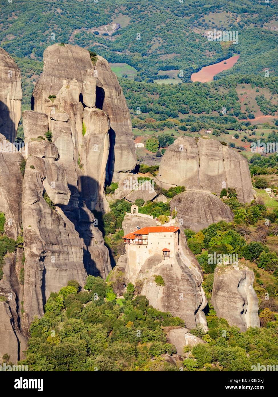 Il monastero di San Nicola Anapausas a Meteora. Meteora è uno dei più grandi complessi costruiti orientale di monasteri ortodossi in Grecia. Foto Stock