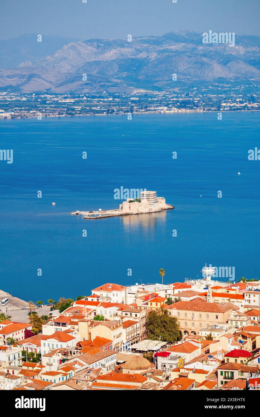 Antenna di Nafplio vista panoramica dalla fortezza Palamidi. Nafplio è una città portuale nella penisola del Peloponneso, in Grecia. Foto Stock