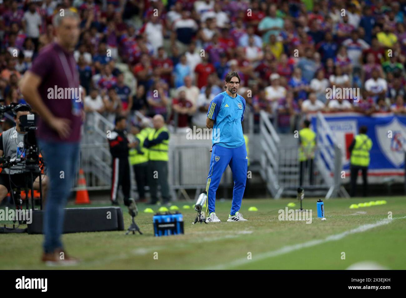 Fortaleza, Brasile. 26 aprile 2024. CE - FORTALEZA - 04/25/2024 - COPPA SUDAMERICANA 2024, FORTALEZA x BOCA JUNIORS - (FILE) allenatore Boca Junior Diego Martinez durante la partita contro Fortaleza per la Copa Sudamericana 2024 allo stadio Arena Castelao di Fortaleza (CE), questo giovedì (25). Foto: Marlon Costa/AGIF (foto di Marlon Costa/AGIF/Sipa USA) credito: SIPA US/Alamy Live News Foto Stock