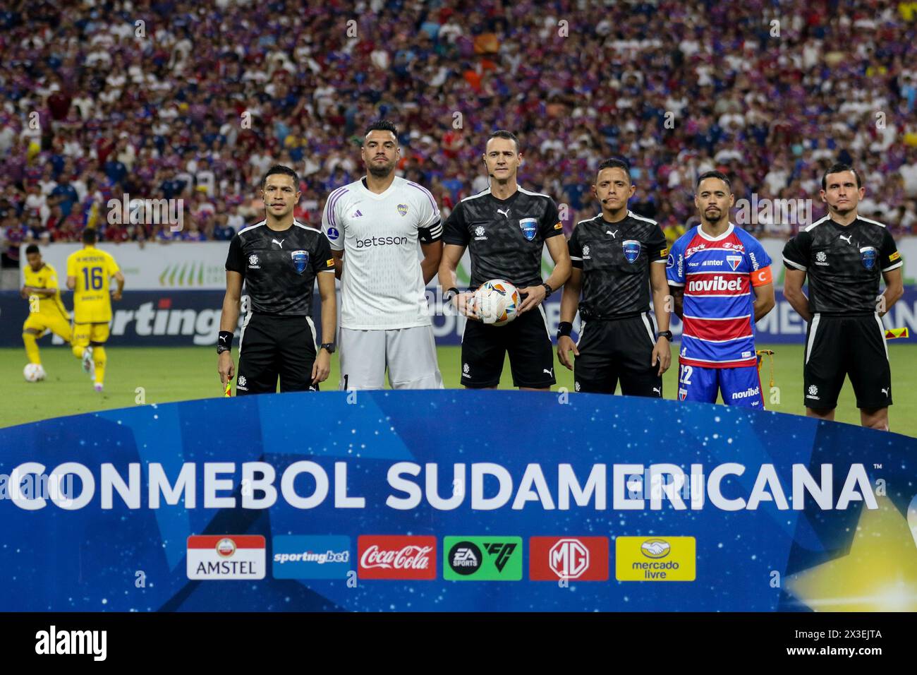 Fortaleza, Brasile. 26 aprile 2024. CE - FORTALEZA - 04/25/2024 - COPPA SUDAMERICANA 2024, FORTALEZA x BOCA JUNIORS - (FILE) Wilmar Roldan arbitro della partita tra Fortaleza e Boca Juniors per la Copa Sudamericana 2024 allo stadio Arena Castelao di Fortaleza (CE), questo giovedì (25). Foto: Marlon Costa/AGIF credito: AGIF/Alamy Live News Foto Stock