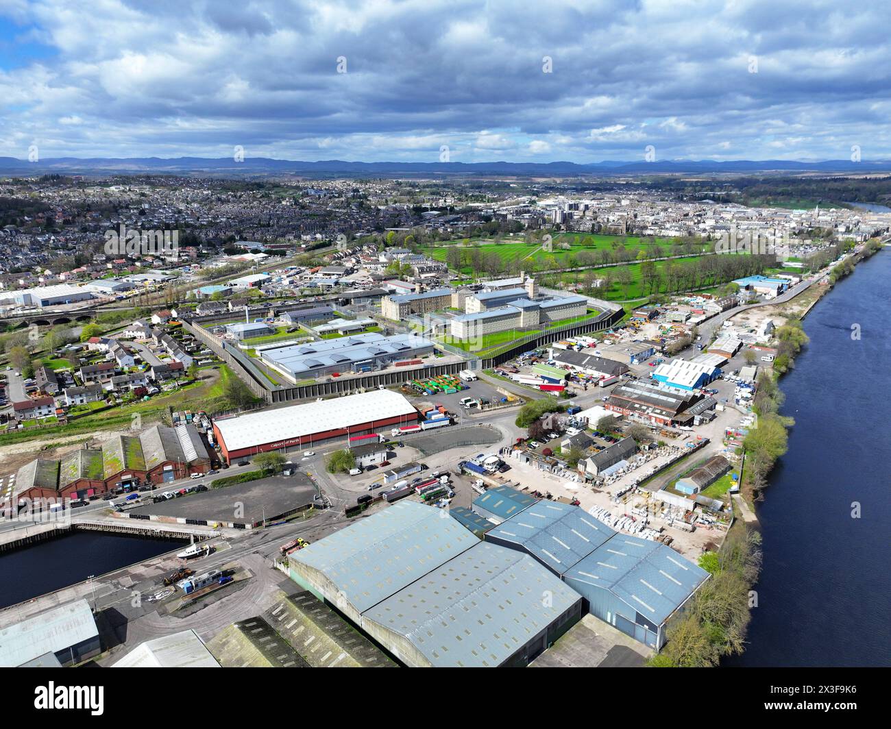 Vista aerea con droni di Perth, Scozia Foto Stock