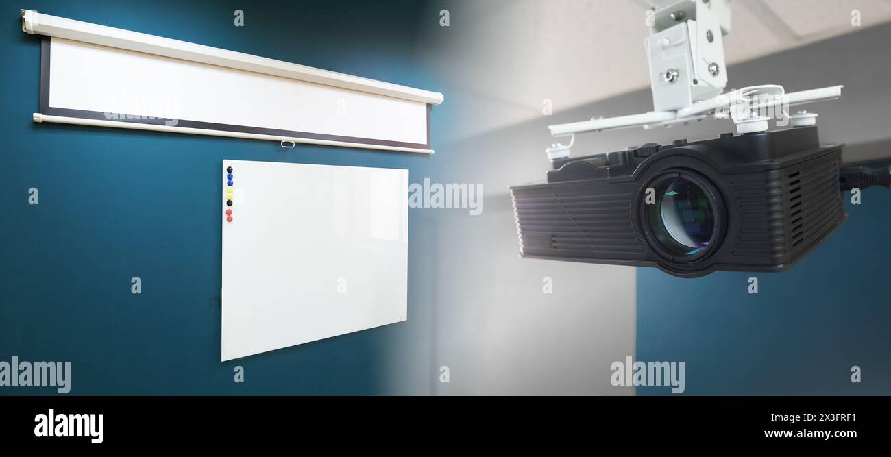 Proiettore multimediale sospeso e schermo bianco a parete per presentazioni aziendali Foto Stock