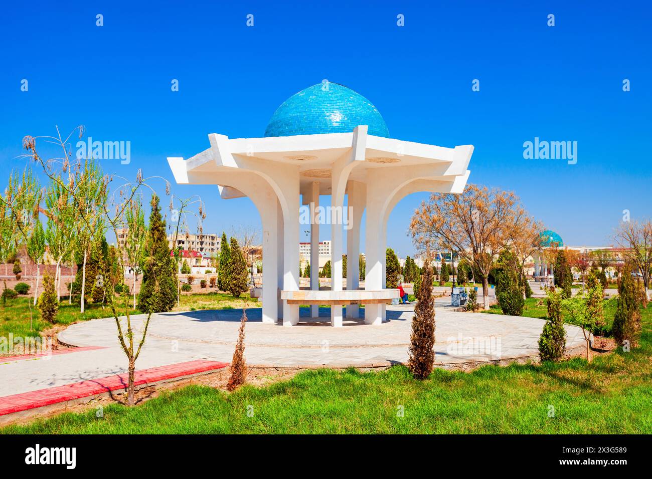 Avesta è un parco pubblico situato lungo l'argine del canale Shavat nella città di Urgench, Uzbekistan Foto Stock