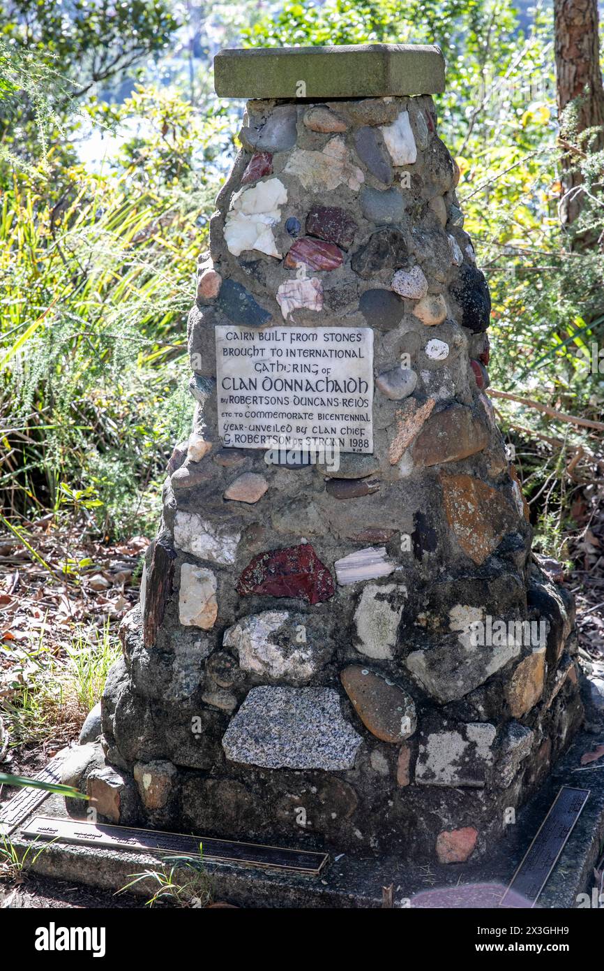 Cairn dei membri del Clan Donnachaidh commemora il bicentenario dell'insediamento europeo in Australia nel 1988 arrivo della prima flotta, Cremorne, Sydney Foto Stock