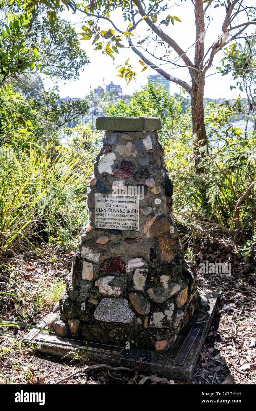 Cairn dei membri del Clan Donnachaidh commemora il bicentenario dell'insediamento europeo in Australia nel 1988 arrivo della prima flotta, Cremorne, Sydney Foto Stock