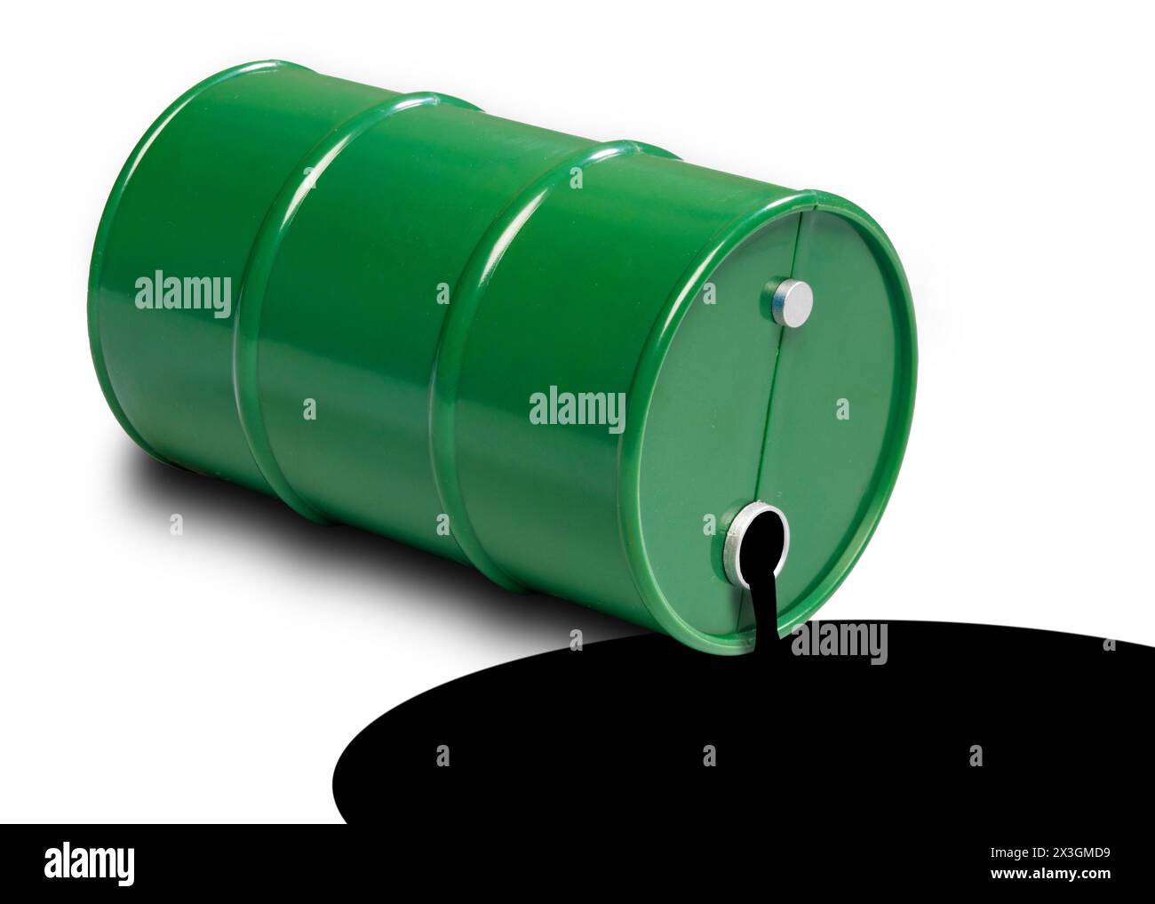 Fuoriuscita di olio su terra incrinata, immagine composita. Le fuoriuscite di petrolio possono avere conseguenze economiche ed ecologiche significative. Possono danneggiare la fauna selvatica, contaminare le fonti d'acqua e danneggiare gli ecosistemi. Foto Stock