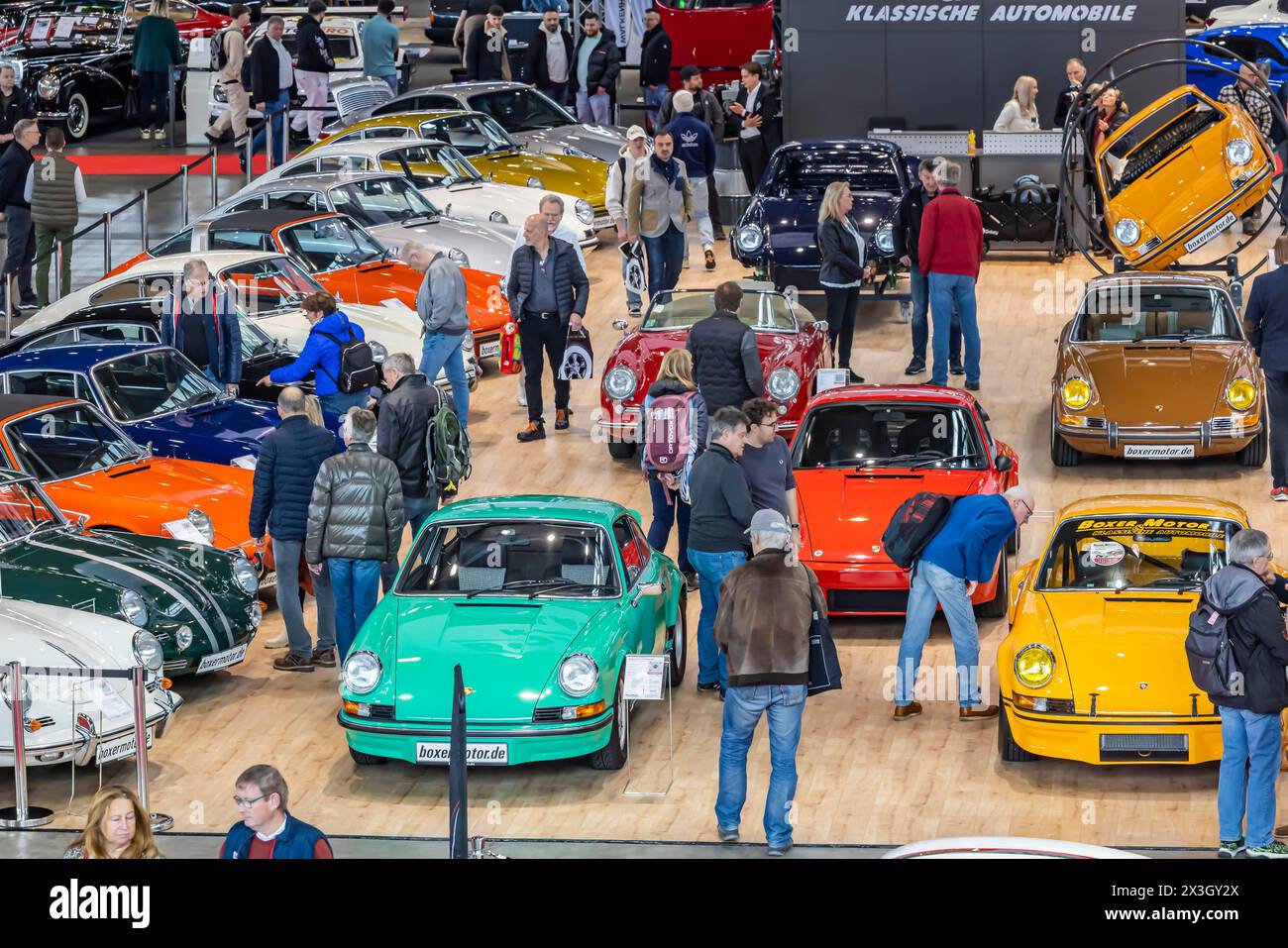 Stoccarda, rétro Classics, apre le sue porte. Secondo gli organizzatori, la fiera è la più grande fiera al mondo per la cultura della guida. Il Foto Stock