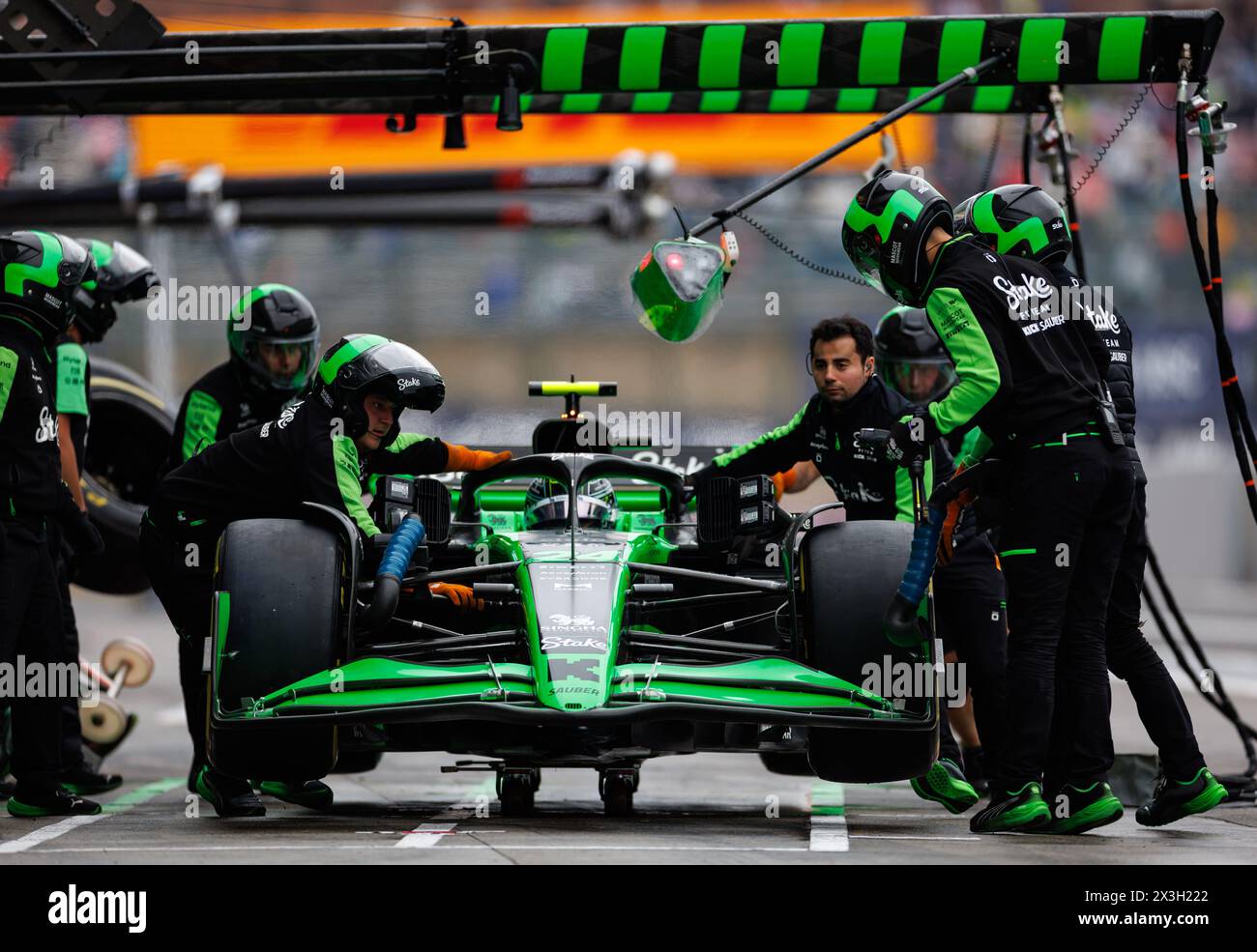 Circuito di Suzuka, 5 aprile 2024: Zhou Guanyu (CHN) di Kick Sauber durante il Gran Premio di Formula 1 del Giappone 2024. Foto Stock