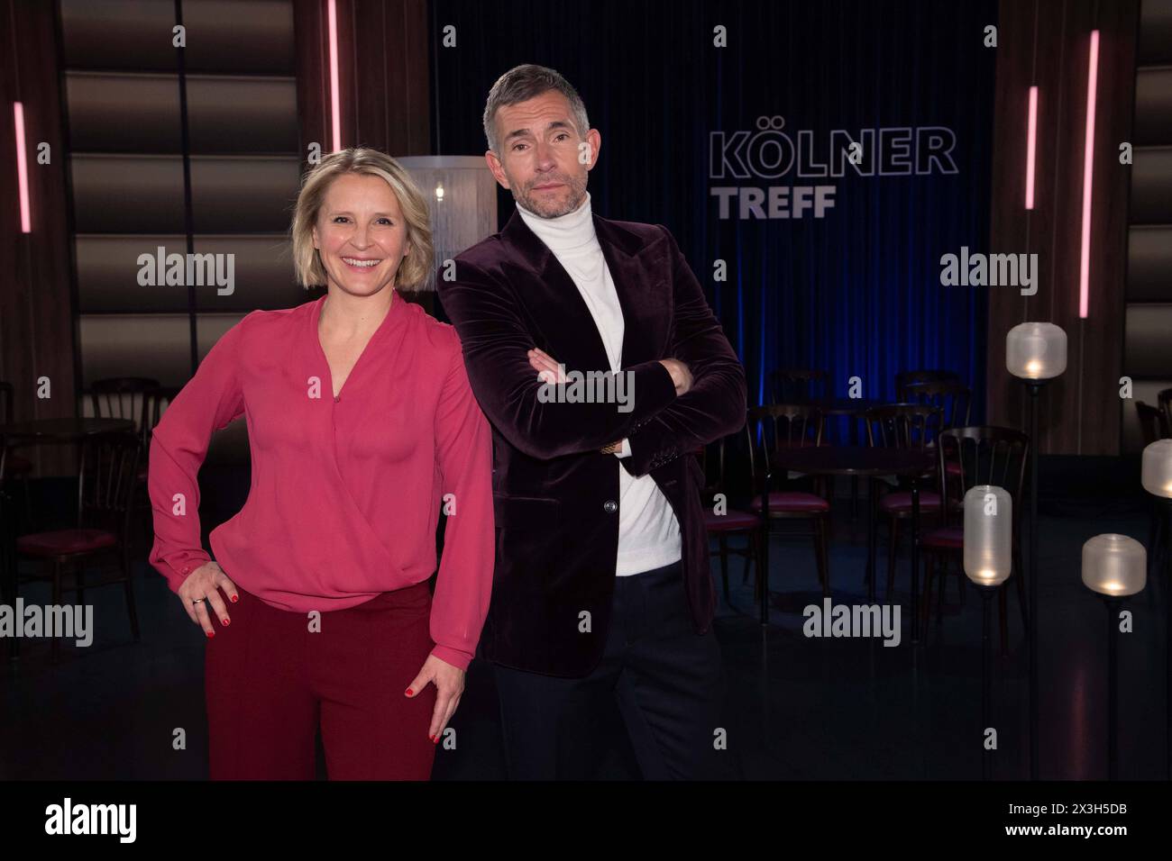 Von Links Susan LINK, Moderatorin, Micky BEISENHERZ, moderatore, Gastgeber der Sendung, , Koelner Treff, im WDR Fernsehen, 26.04.2024. *** Da sinistra Susan LINK, presentatrice, Micky BEISENHERZ, presentatrice, presentatrice del programma, Koelner Treff, su WDR Television, 26 04 2024 Foto Stock