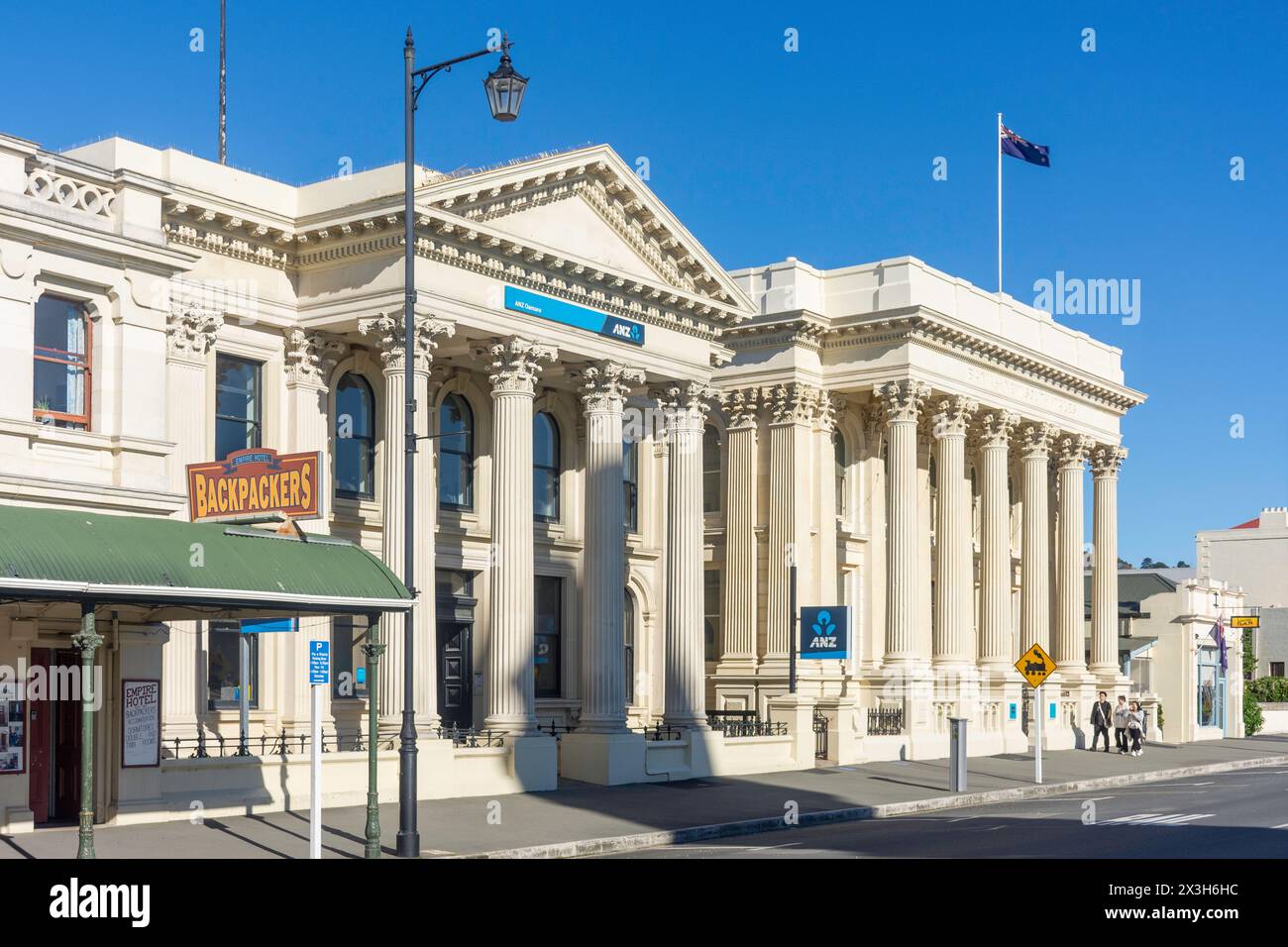 Edifici storici neoclassici, Thames Street, Oamaru (te OHA-a-Maru), Otago Region, South Island, nuova Zelanda Foto Stock