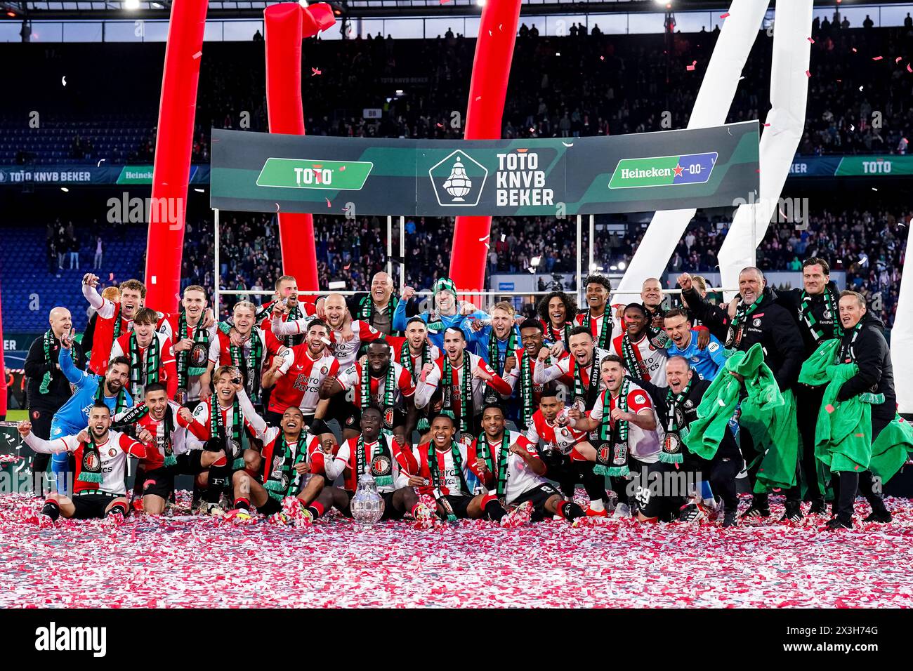 ROTTERDAM, PAESI BASSI - 21 APRILE: Mats Wieffer di Feyenoord, portiere del Feyenoord Justin Bijlow, Bart Nieuwkoop di Feyenoord, portiere del Feyenoord ti Foto Stock