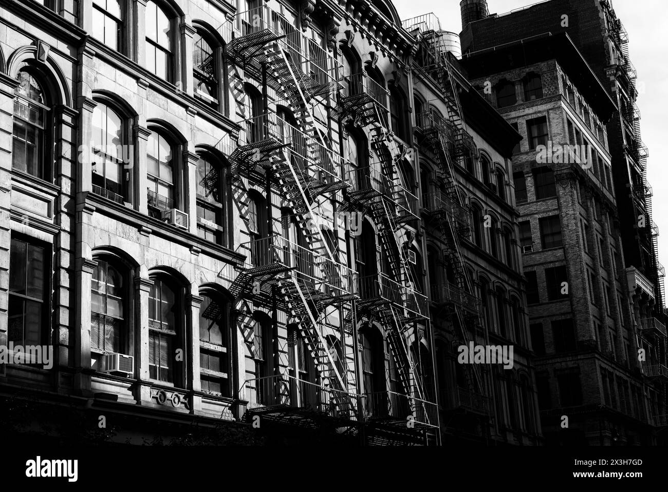 Facciate storiche del XIX secolo nel quartiere storico di Cast Iron, Broome Street, SoHo, Lower Manhattan, New York City Foto Stock