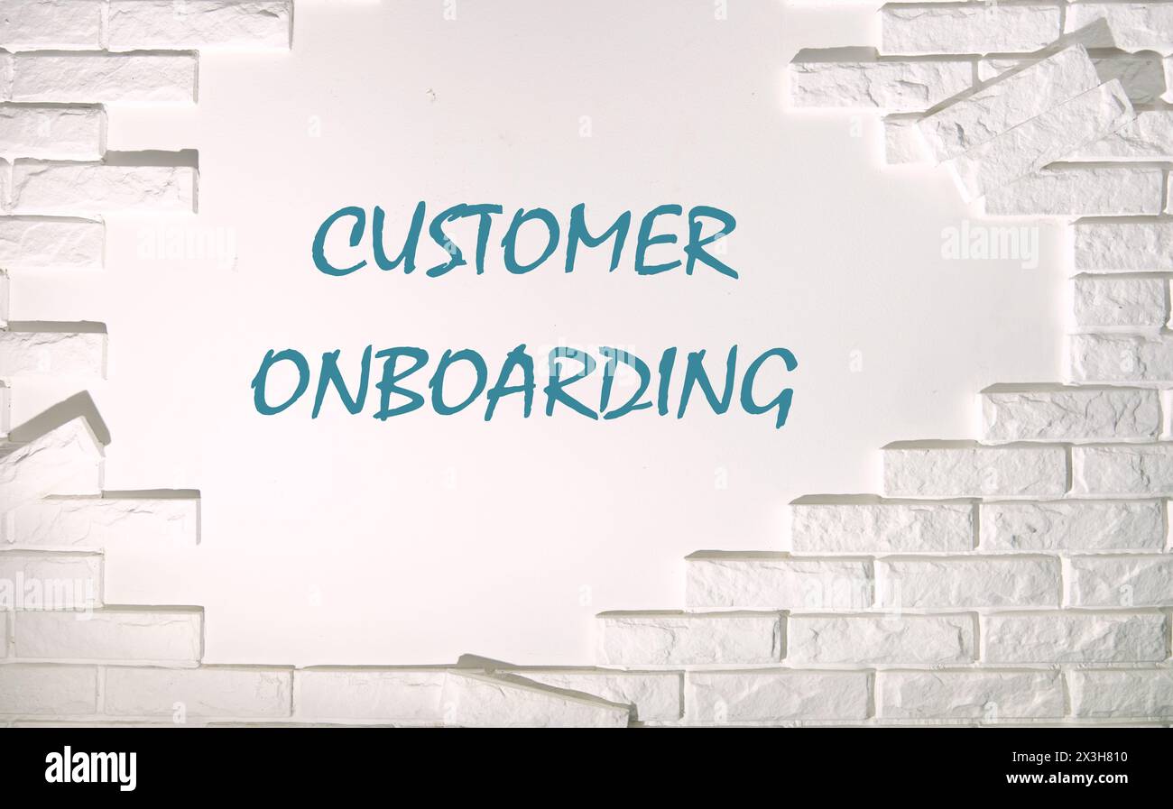 Concetto di business. L'iscrizione con il simbolo DI ONBOARDING DEL CLIENTE sulla parete è rivestita di mattoni Foto Stock