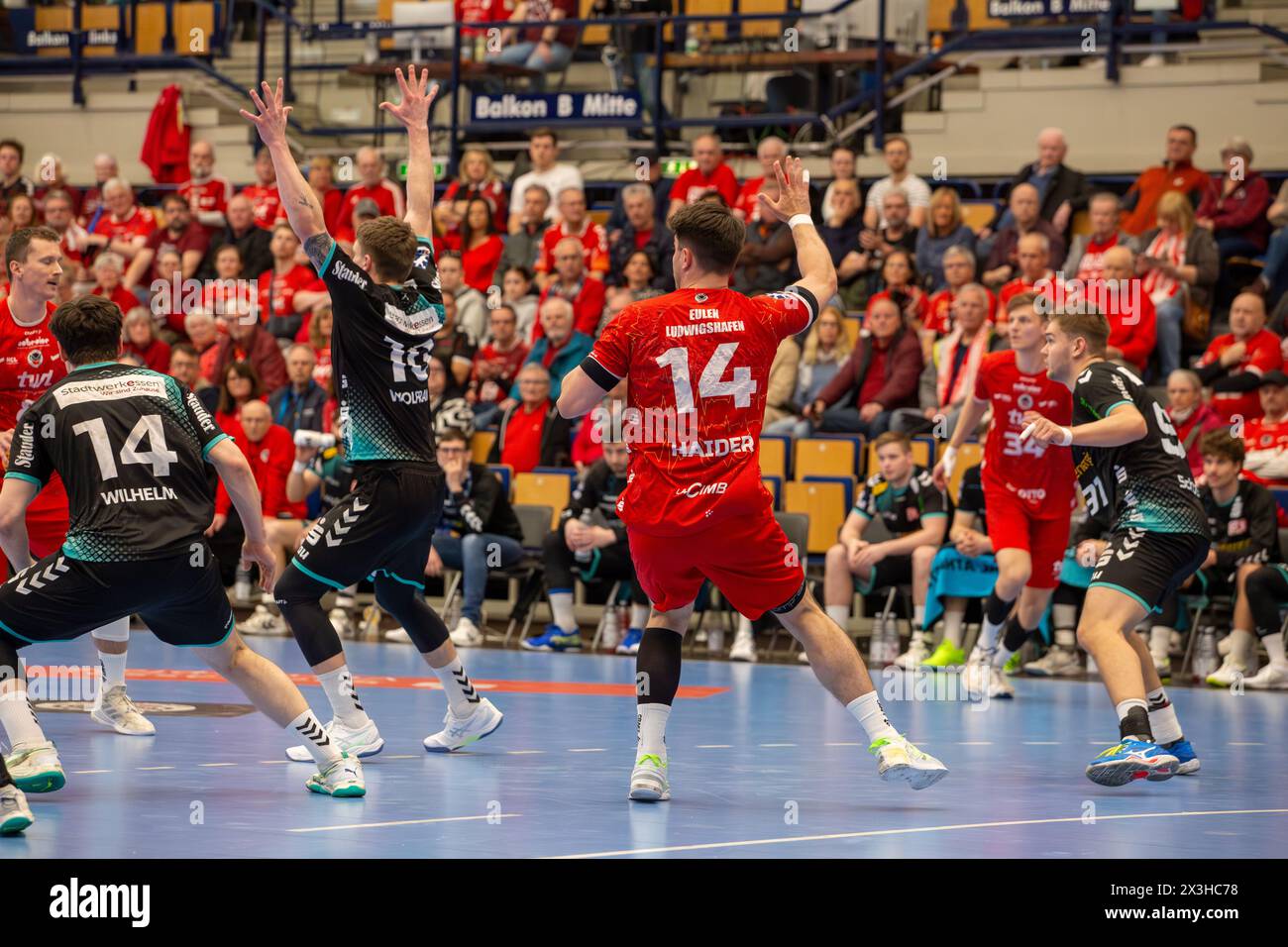 26.04.2024, 2. HBL (pallamano-Bundesliga), 30. Spieltag: Eulen Ludwigshafen gegen TuSEM Essen (Endstand 32:37) Foto Stock