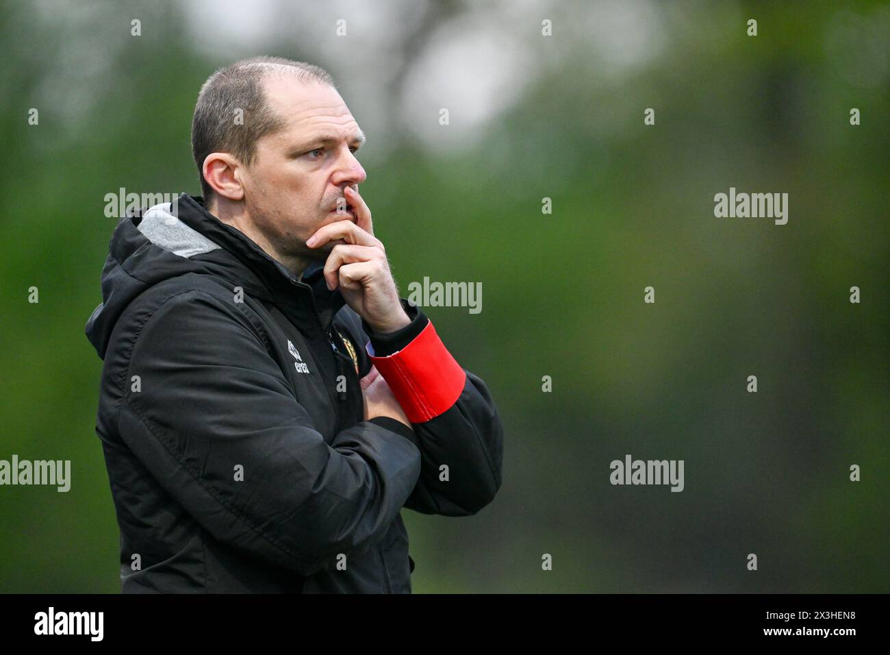 Marcinelle, Belgio. 26 aprile 2024. Capo allenatore Kris Vangelooven del KV Mechelen nella foto durante una partita di calcio femminile tra lo Sporting du Pays de Charleroi e il KV Mechelen nella quinta partita dei play-off nella stagione 2023 - 2024 della belga lotto Womens Super League, sabato 26 aprile 2024 a Marcinelle, BELGIO. Crediti: Sportpix/Alamy Live News Foto Stock