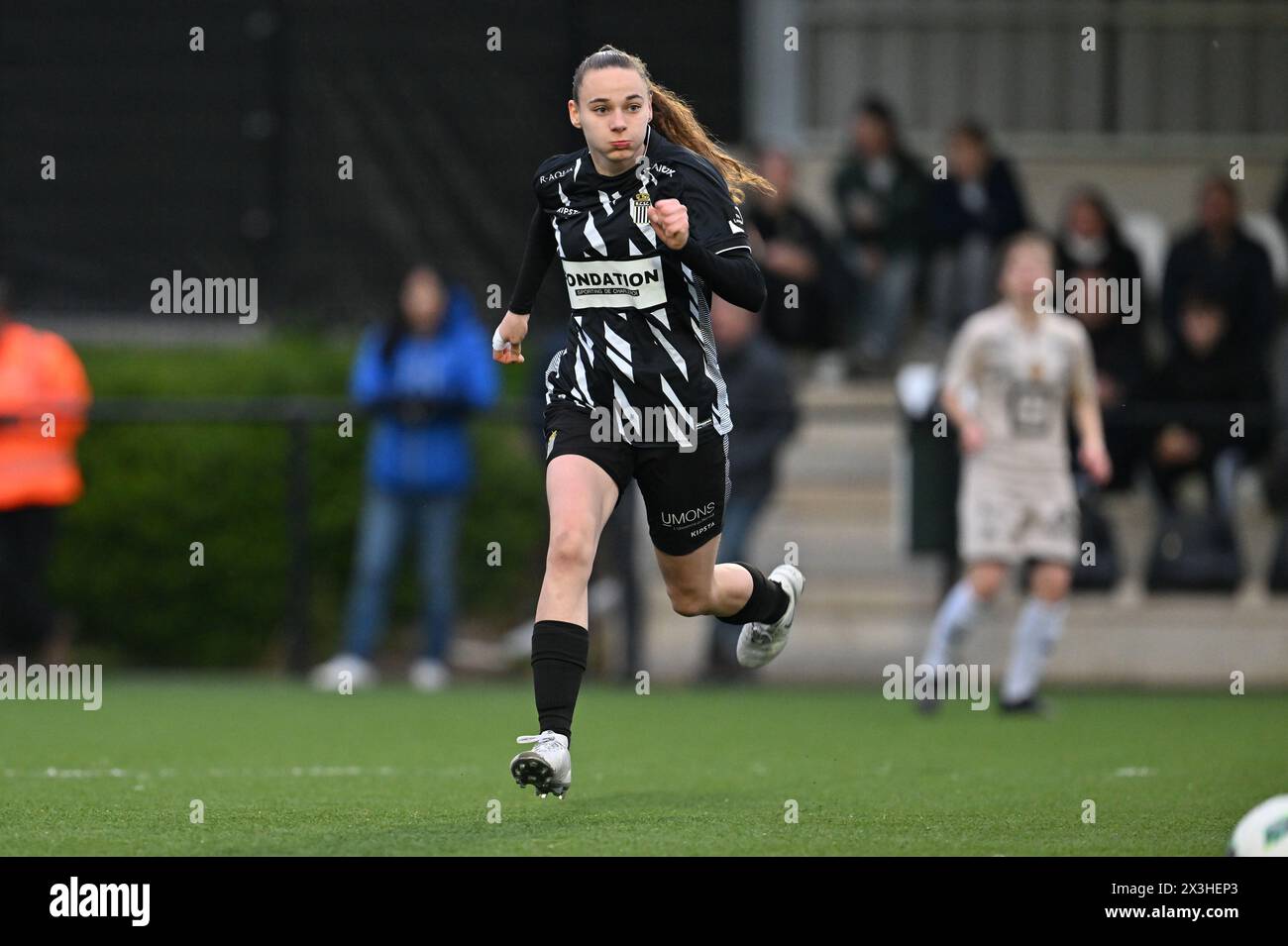 Marcinelle, Belgio. 26 aprile 2024. Ilona Crea (15) di Charleroi nella foto durante una partita di calcio femminile tra lo Sporting du Pays de Charleroi e il KV Mechelen nella 5a partita dei play-off nella stagione 2023 - 2024 del belga lotto Womens Super League, sabato 26 aprile 2024 a Marcinelle, BELGIO. Crediti: Sportpix/Alamy Live News Foto Stock