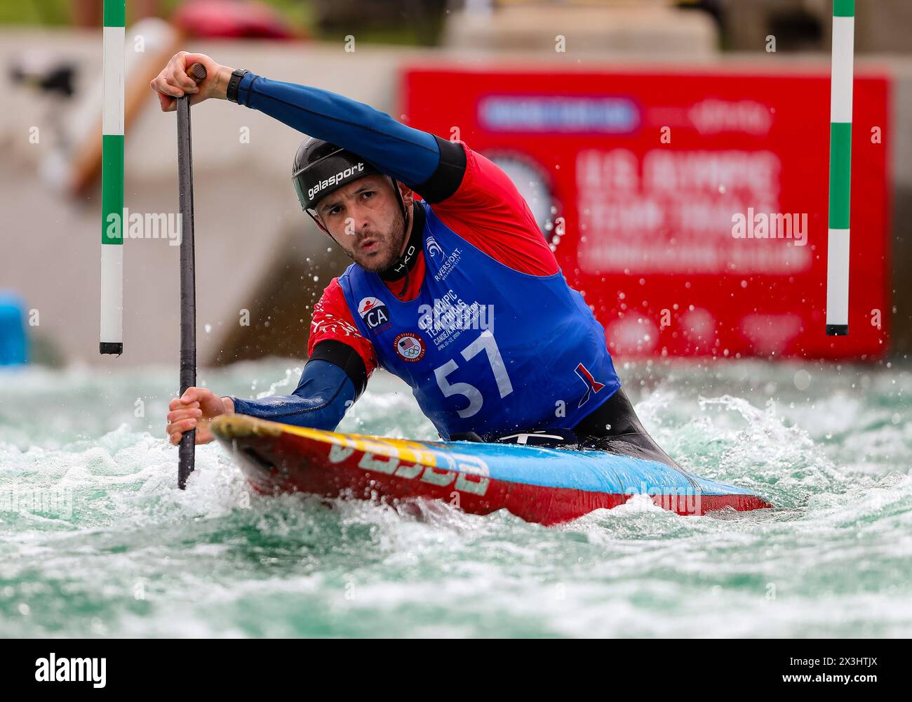 Corsia. 26 aprile 2024. Vincent Packer partecipa ai test a squadre olimpici statunitensi per lo slalom di canoa al Riversport di Oklahoma City, OK. Ron Lane. Crediti: csm/Alamy Live News Foto Stock