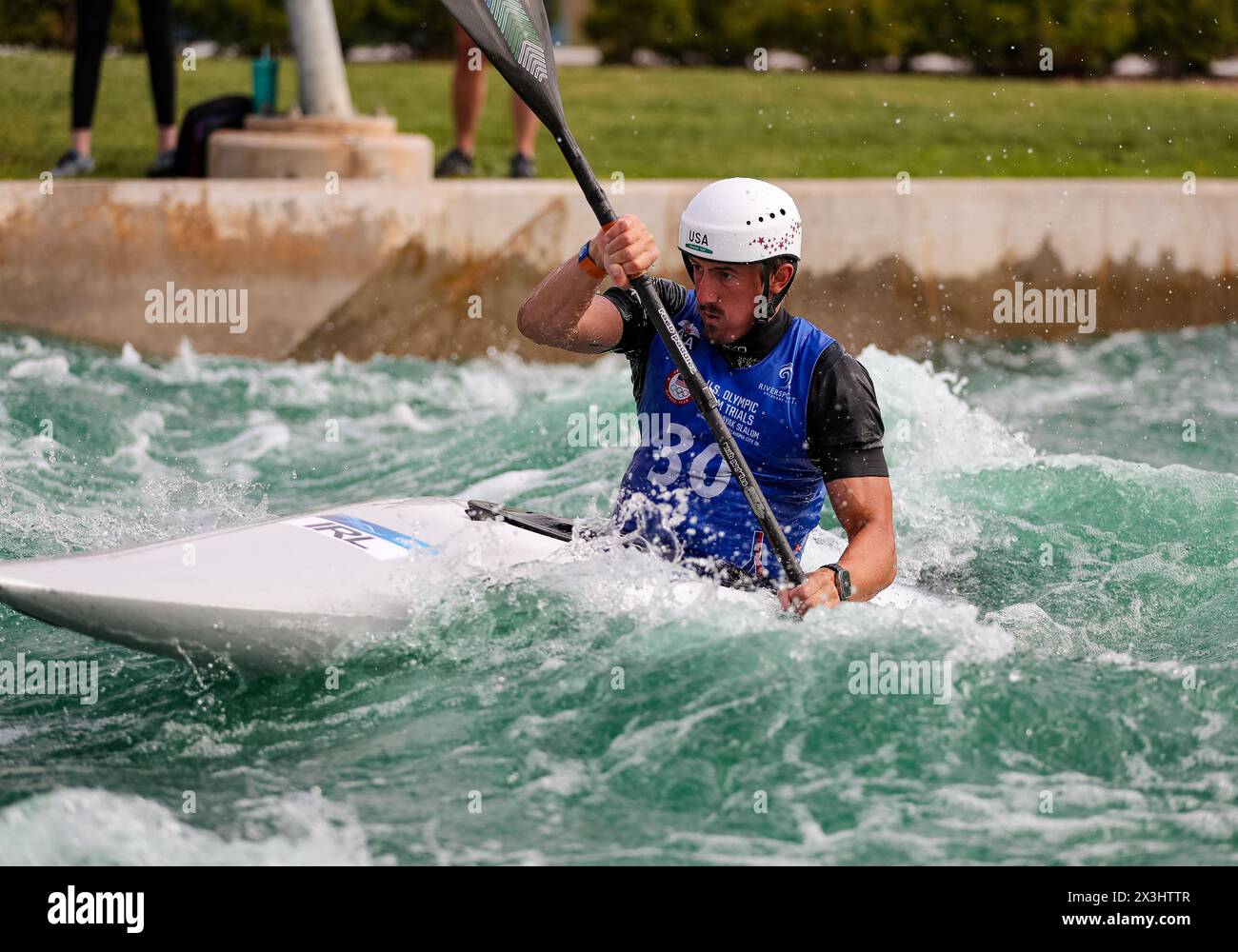 Corsia. 26 aprile 2024. Michal Smolencompete nelle prove a squadre olimpiche statunitensi per lo slalom kayak al Riversport di Oklahoma City, OK. Ron Lane. Crediti: csm/Alamy Live News Foto Stock