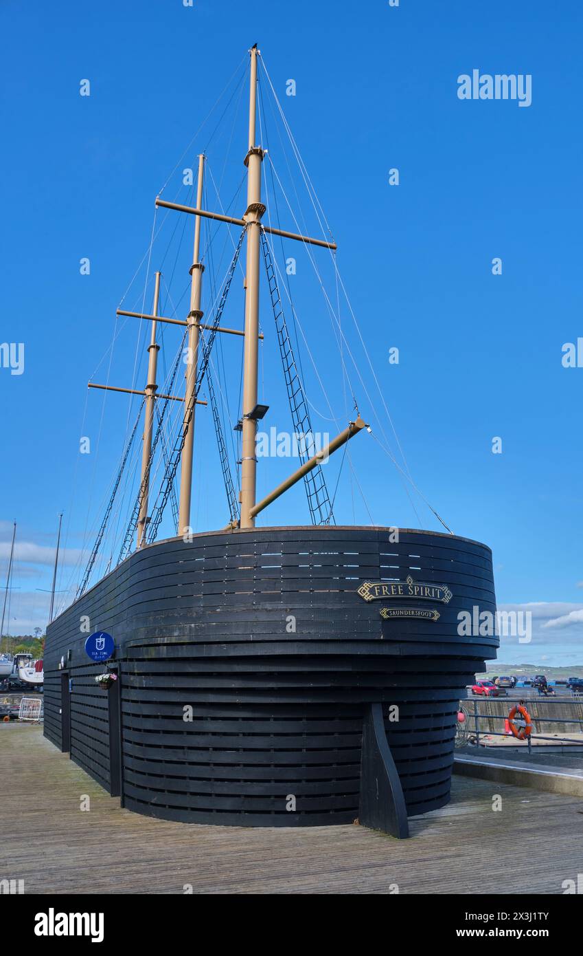 Coastal Schooner, National Events Deck, Saundersfoot Harbour, Saundersfoot, Pembrokeshire, Galles Foto Stock
