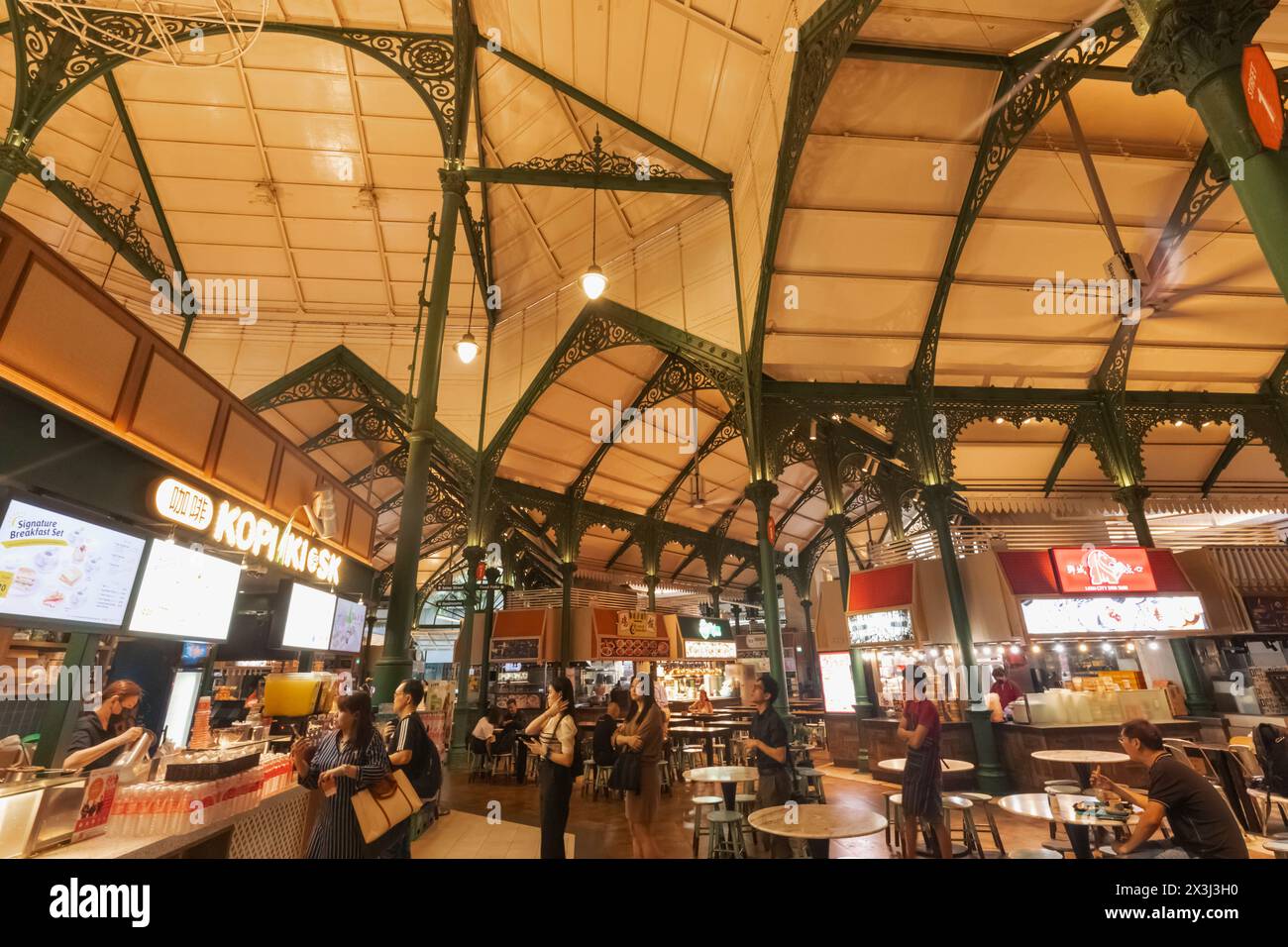 Asia, Singapore, Lau Pa Sat Food Market, vista interna Foto Stock