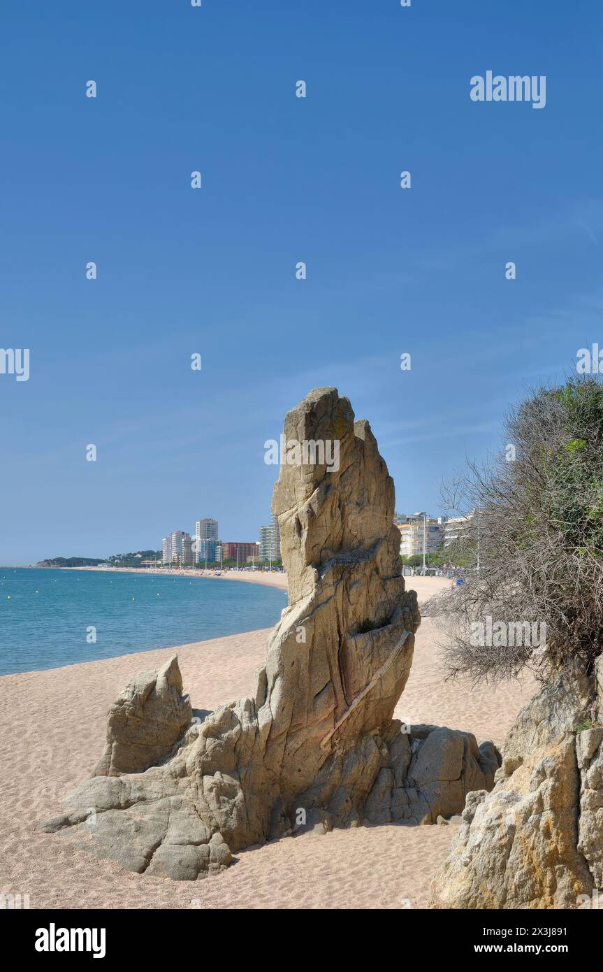 Punto di riferimento locale chiamato Cavall Bernat Rock a Playa de Aro in Costa Brava, Mar mediterraneo, Catalogna, Spagna Foto Stock