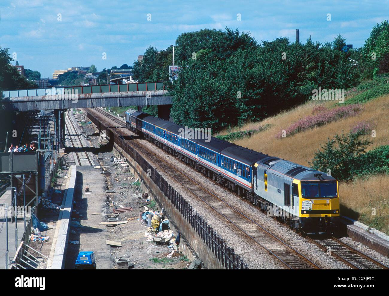 Una locomotiva diesel di classe 60 numero 60047 top and tail con una locomotiva diesel di classe 59 numero 59005 che lavora un tour ferroviario appassionato a North Acton il 18 agosto 1991. Foto Stock