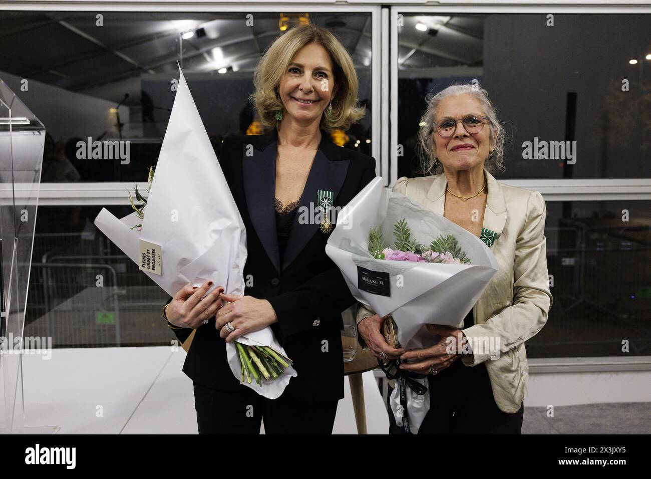 Florence Bourgeois e Jane Evelyn Atwood hanno conferito il prestigioso titolo di officier de l'ordre des Arts et des Lettres alla 26a edizione del salone Paris Photo al Grand Palais Ephemere. 09/11/2023 ©Isabella De Maddalena/opale.Photo Foto Stock