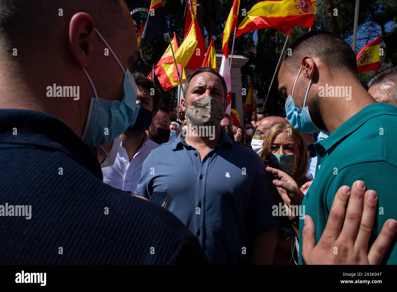 Madrid, Spagna. 13 giugno 2021. Santiago Abascal (centro), leader del partito politico di estrema destra Vox visto durante una manifestazione contro il piano del governo spagnolo di perdonare i separatisti catalani imprigionati. (Immagine di credito: © Luis Soto/SOPA Images via ZUMA Press Wire) SOLO PER USO EDITORIALE! Non per USO commerciale! Foto Stock