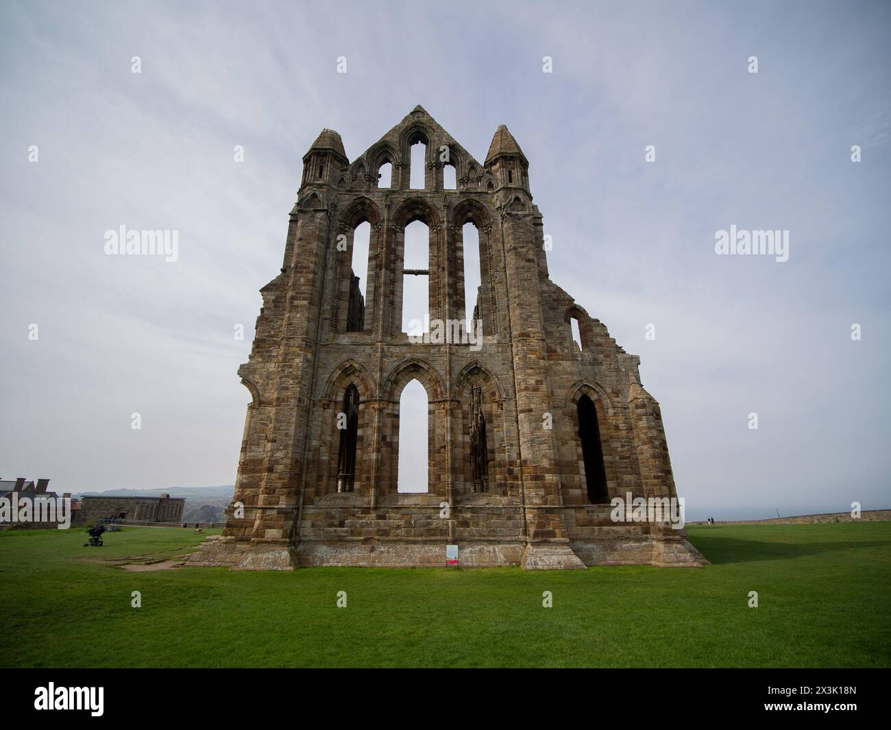 Castello di Whitby, patrimonio dell'umanità dell'UNESCO nello Yorkshire, Inghilterra Foto Stock