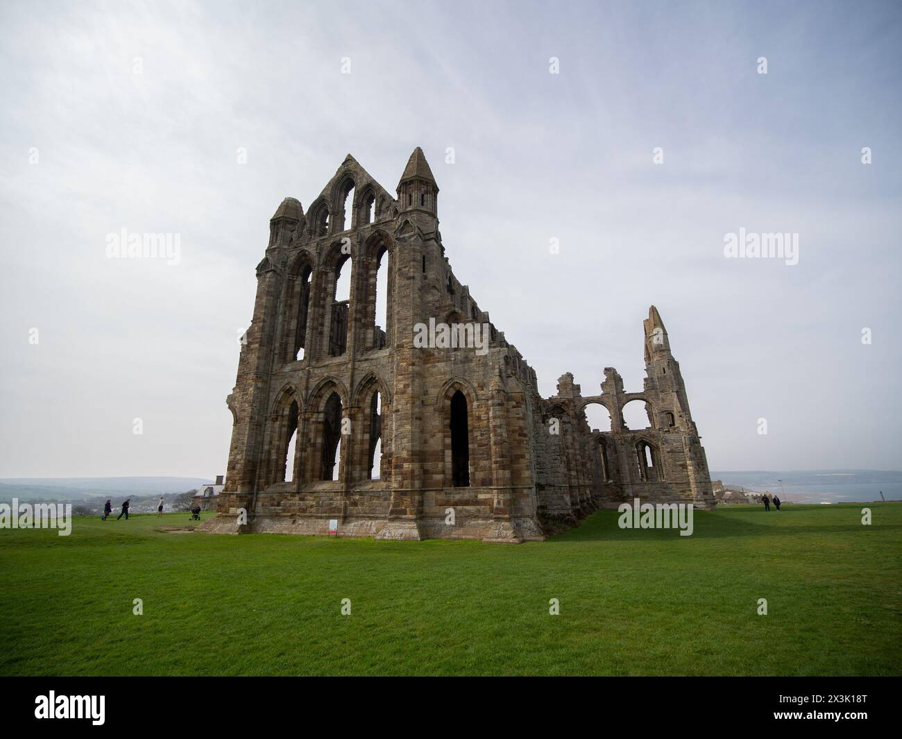 Castello di Whitby, patrimonio dell'umanità dell'UNESCO nello Yorkshire, Inghilterra Foto Stock