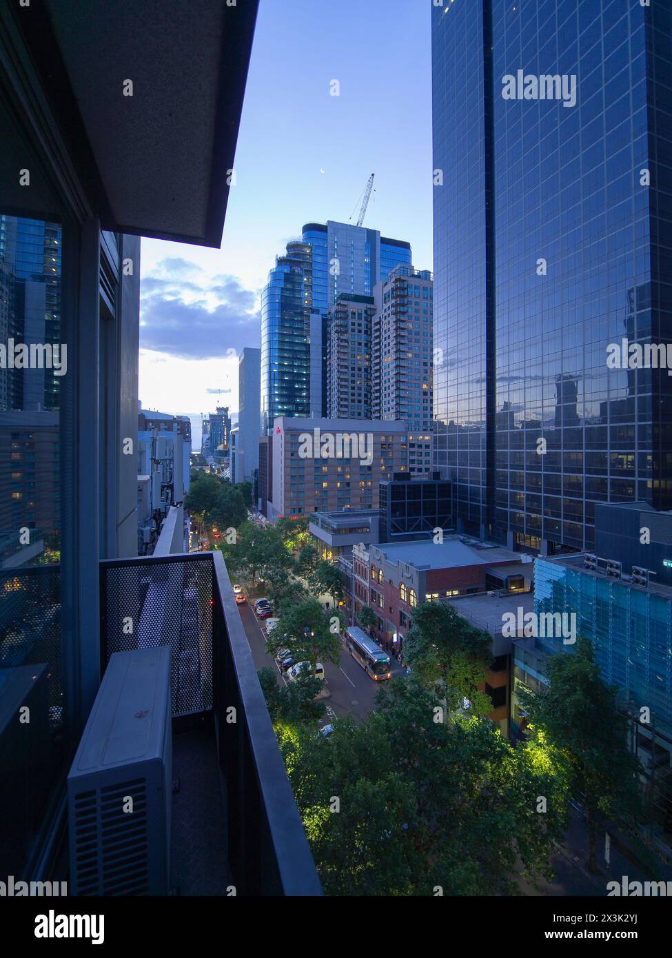 Goditi le viste mozzafiato del paesaggio urbano di Melbourne dall'alto. Foto Stock