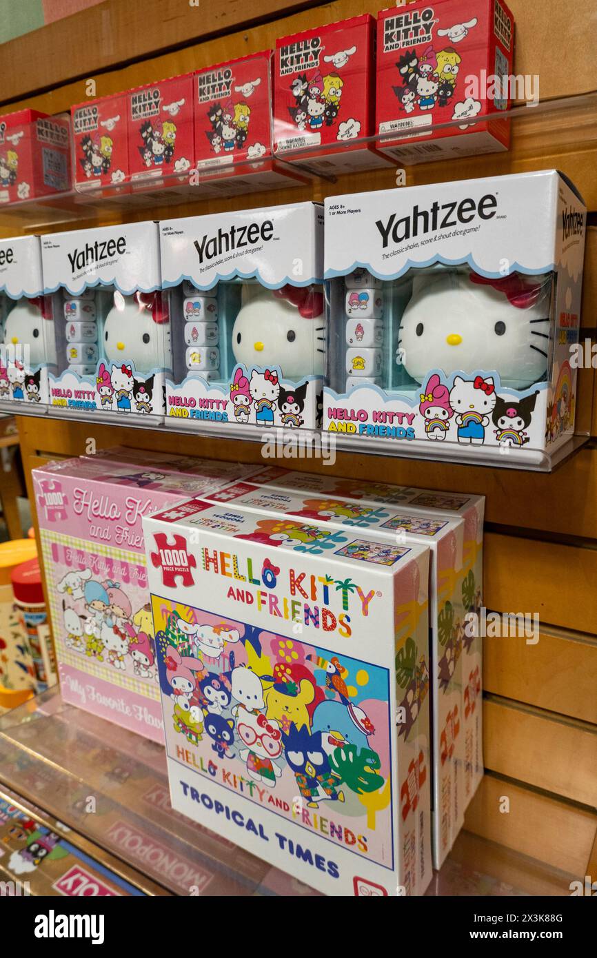 Barnes & Noble Booksellers sulla Fifth Avenue a New York City ha una vasta selezione di libri, riviste, musica e giochi. STATI UNITI 2024 Foto Stock