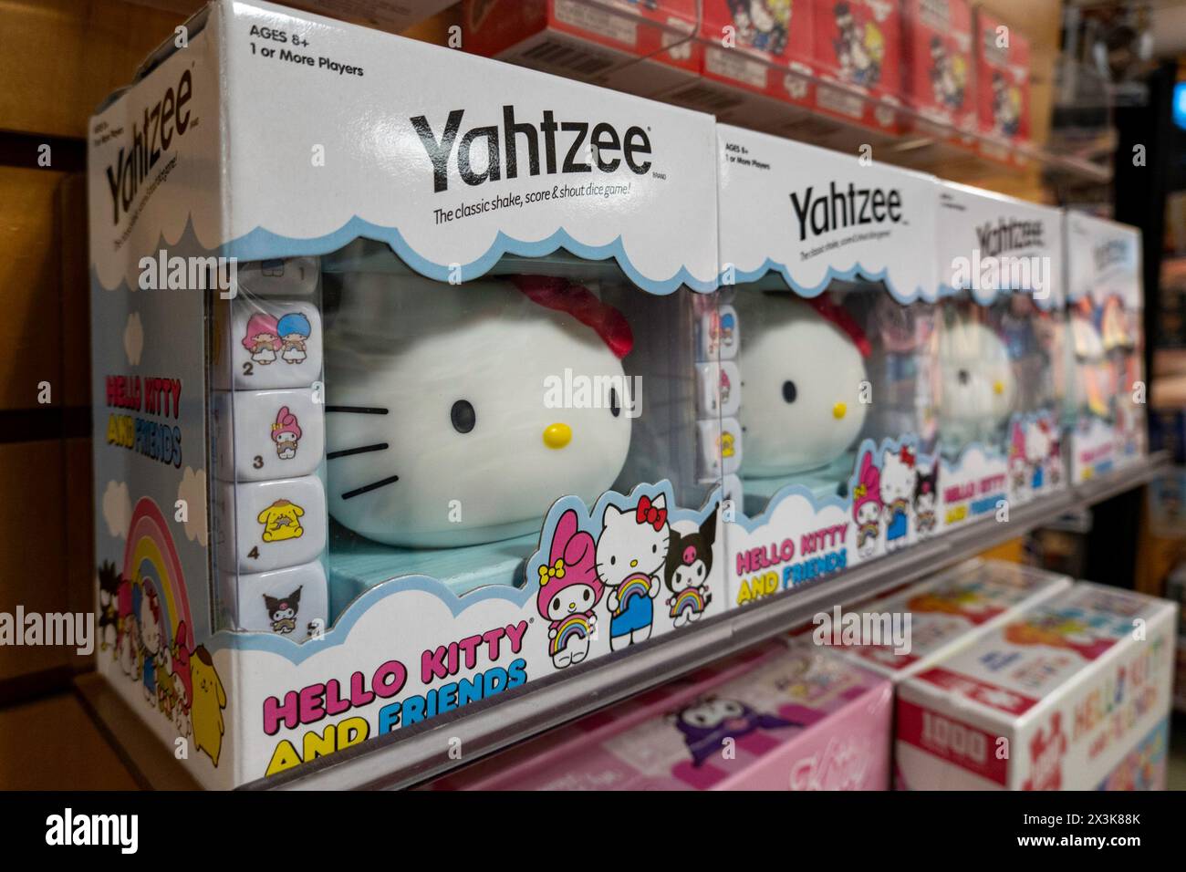 Barnes & Noble Booksellers sulla Fifth Avenue a New York City ha una vasta selezione di libri, riviste, musica e giochi. STATI UNITI 2024 Foto Stock