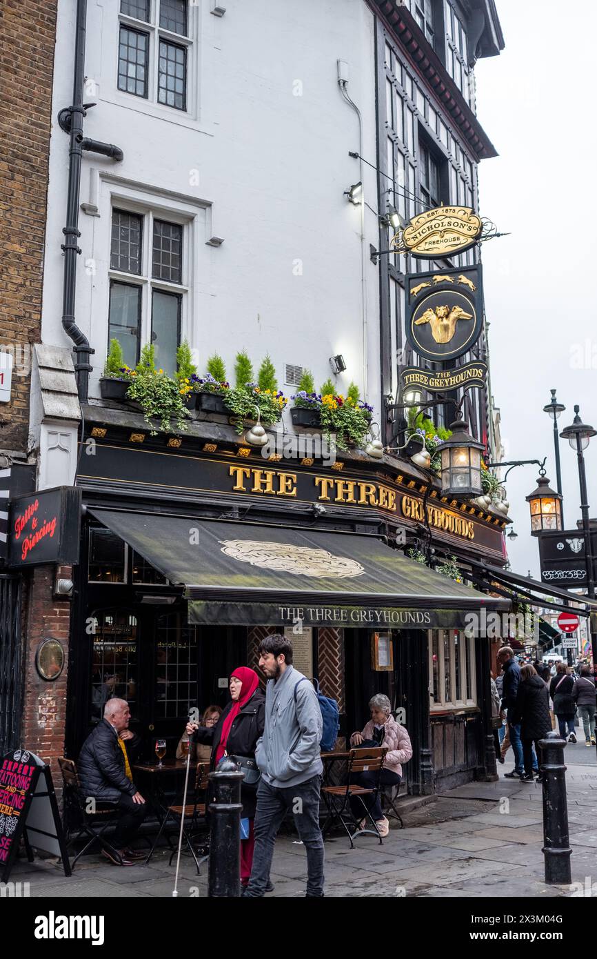 The Three Greyhounds Pub, 27 aprile 2024, Londra Foto Stock