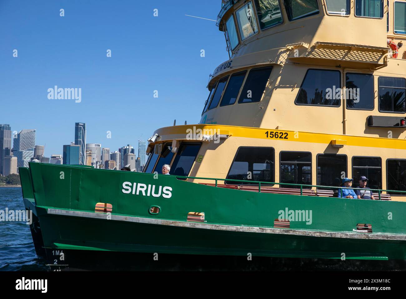 Traghetto per Sydney MV Sirius, ormeggiato lungo il molo dei traghetti di Cremorne Point, fermata al porto di Sydney, Sydney, NSW, Australia Foto Stock