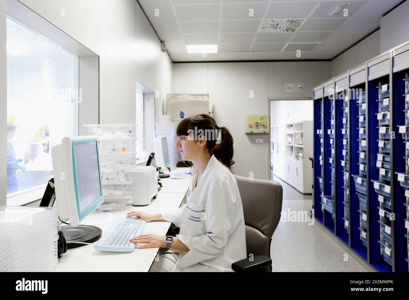 Farmacia, Drug stock, Onkologikoa Hospital, Oncology Institute, Case Center per la prevenzione, la diagnosi e il trattamento del cancro, Donostia, San Sebastian Foto Stock