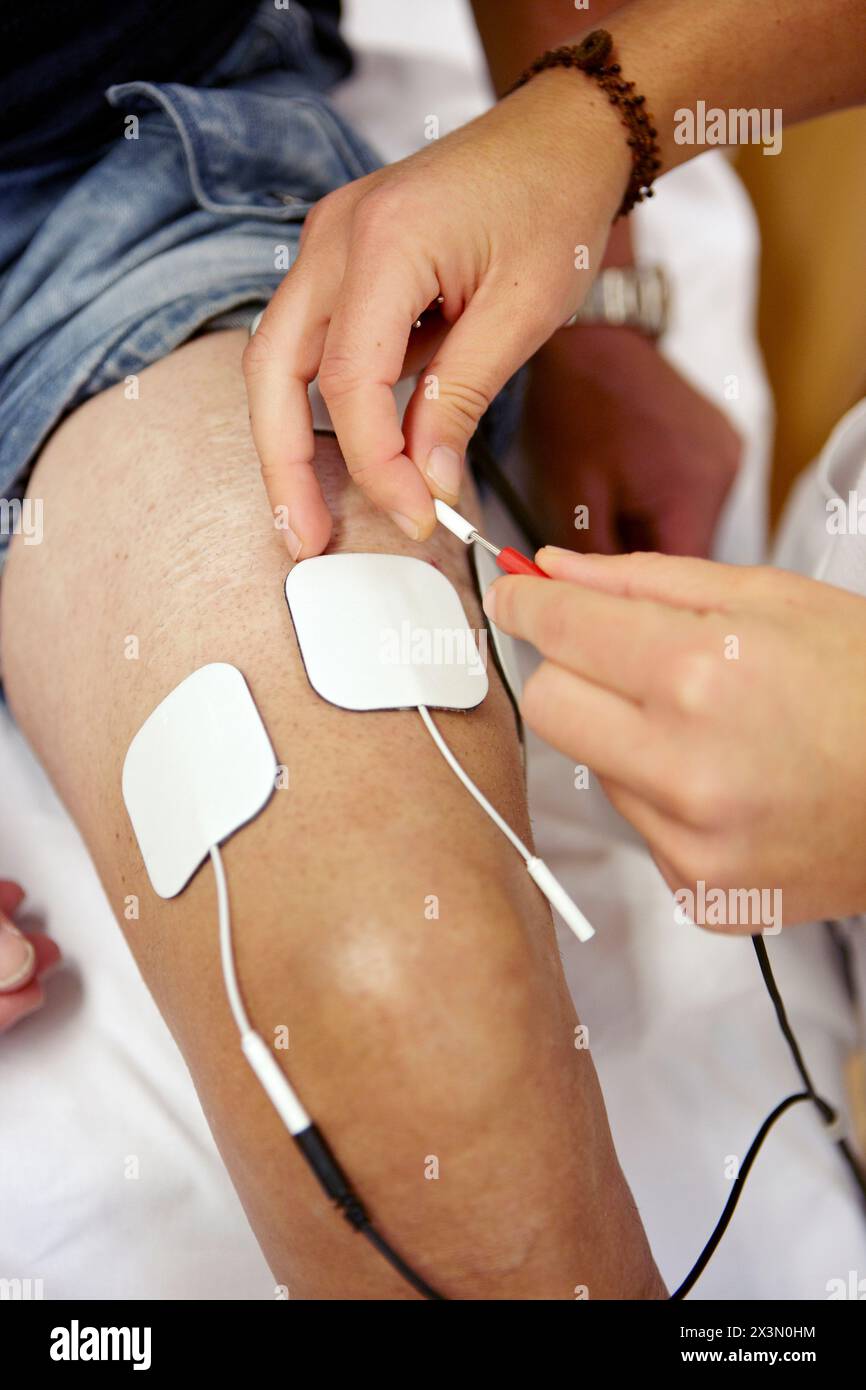 Stimolazione Elettrica dei muscoli, rebahilitation. Policlinica Gipuzkoa, San Sebastian, Donostia, Euskadi, Spagna Foto Stock