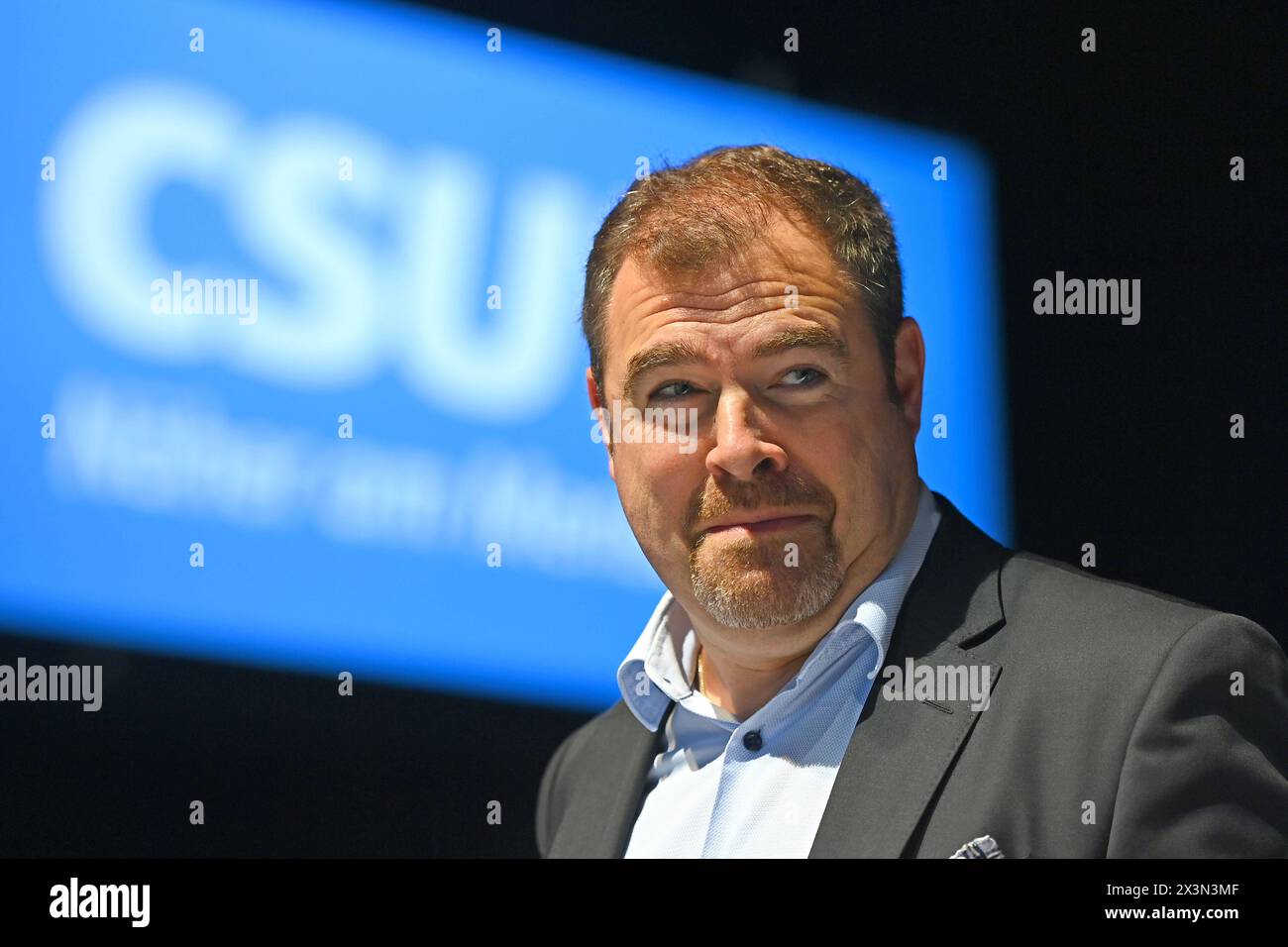 Florian HAHN, Einzelbild, angeschnittenes Einzelmotiv, Ritratto, Porträt. Kleiner CSU-Parteitag ãEuropa-Parteitag 2024 am 27.04.2024, Eisbach Studios Muenchen *** Florian HAHN, immagine singola, ritaglio, ritratto, ritratto, piccola conferenza CSU ãEuropa festa conferenza 2024 on 27 04 2024, Eisbach Studios Monaco Foto Stock