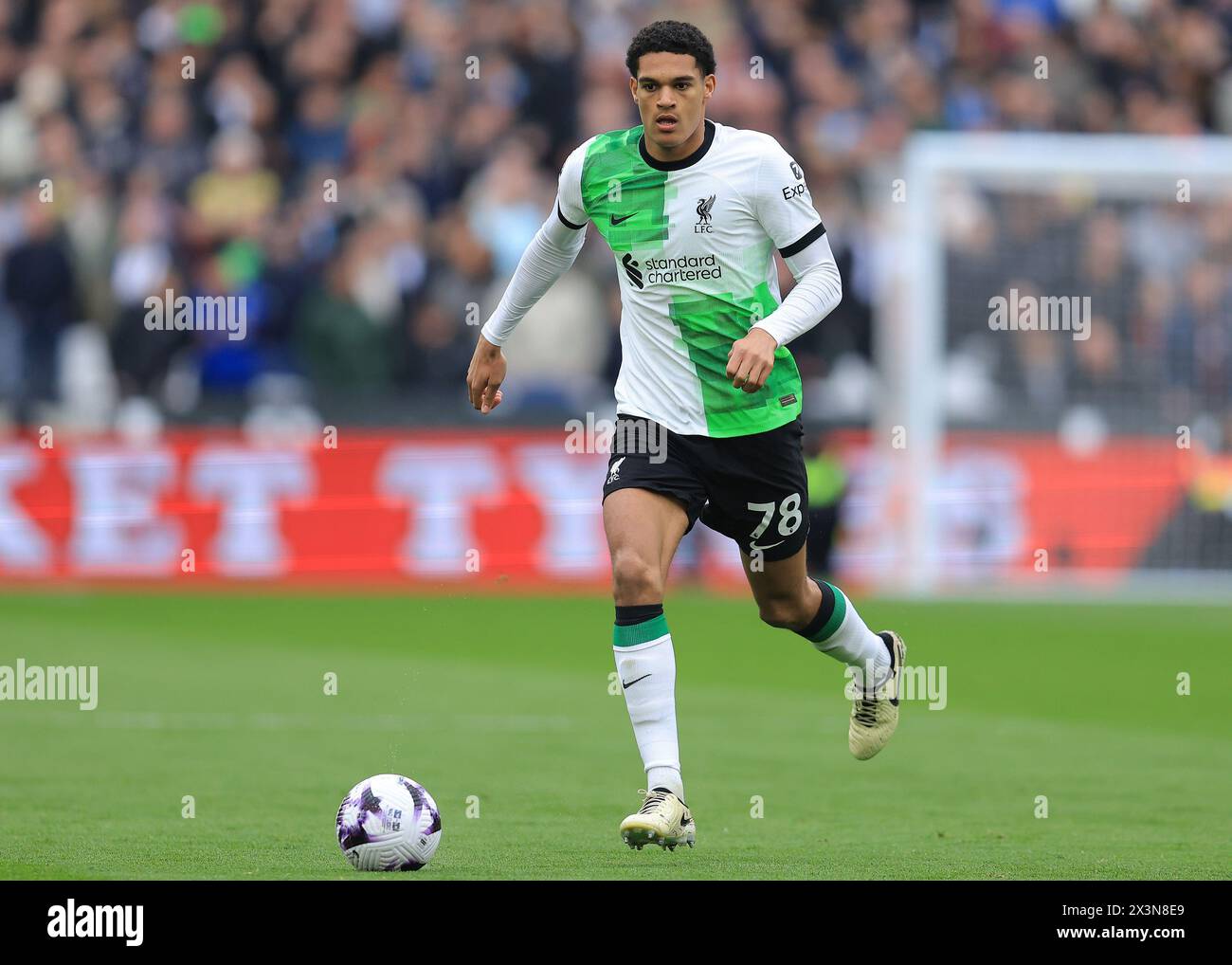 Londra, Regno Unito. 27 aprile 2024. Jarell Quansah del Liverpool durante la partita di Premier League al London Stadium di Londra. Il credito per immagini dovrebbe essere: Paul Terry/Sportimage Credit: Sportimage Ltd/Alamy Live News Foto Stock