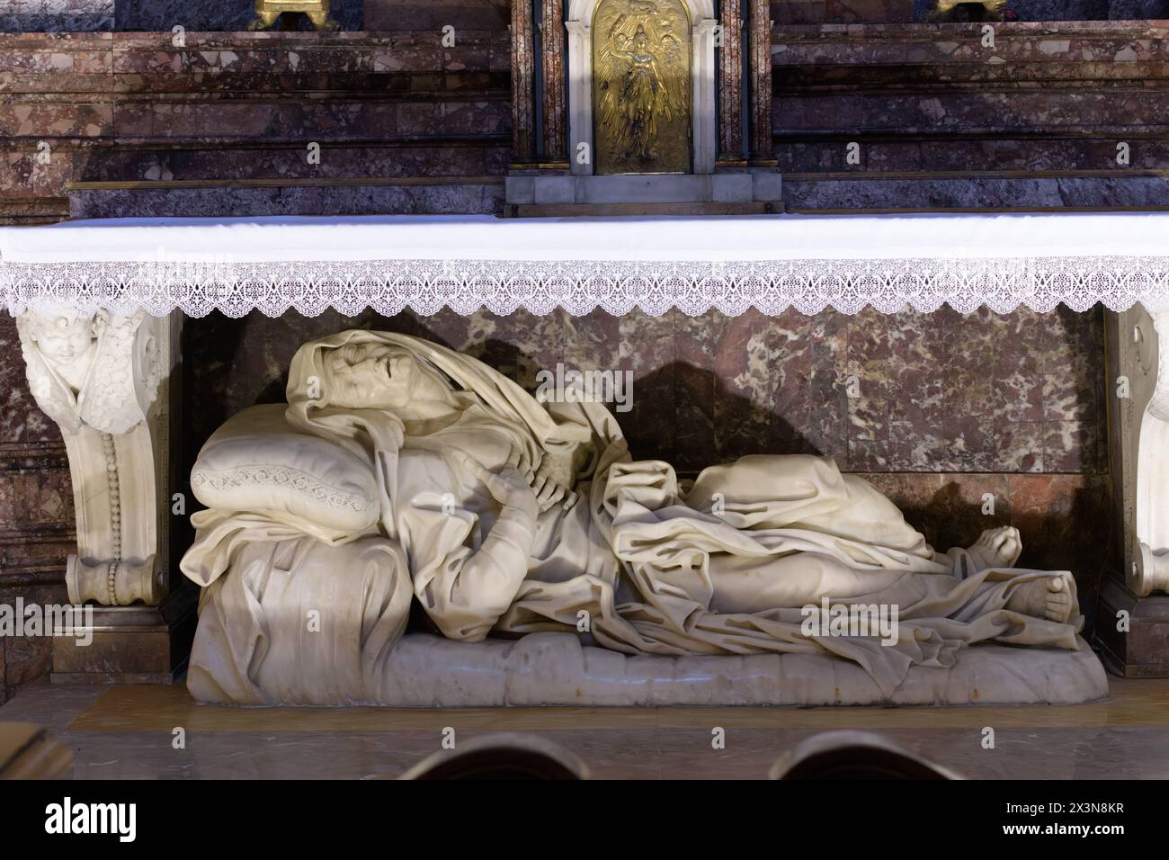 L'estasi di Sant'Anna è una scultura creata da Giovanni Battista Maini a Sant'Andrea delle Fratte. Roma, Italia. Foto Stock