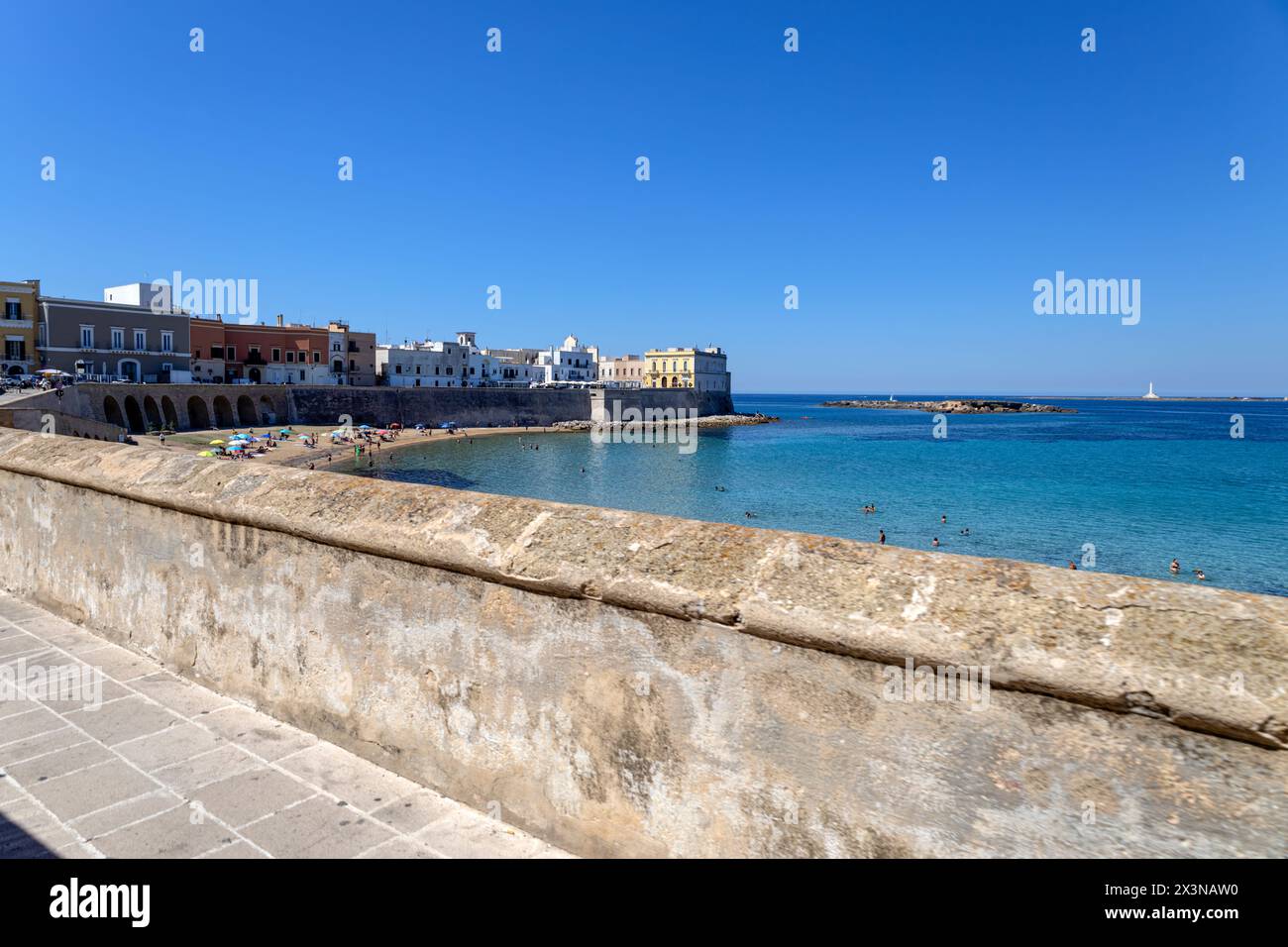 GALLIPOLI, ITALIA, 16 LUGLIO 2022 - veduta della città balneare di Gallipoli, provincia di Lecce, Puglia, Italia Foto Stock