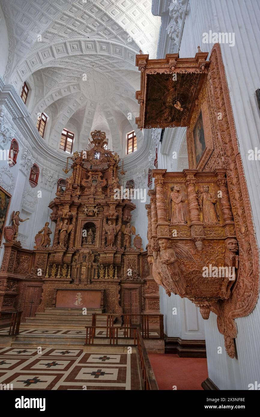 Old Goa, India - 2 febbraio 2024: Interno della Chiesa di San Cajetan, conosciuta come la Chiesa della Divina Provvidenza nella Vecchia Goa, India. Foto Stock