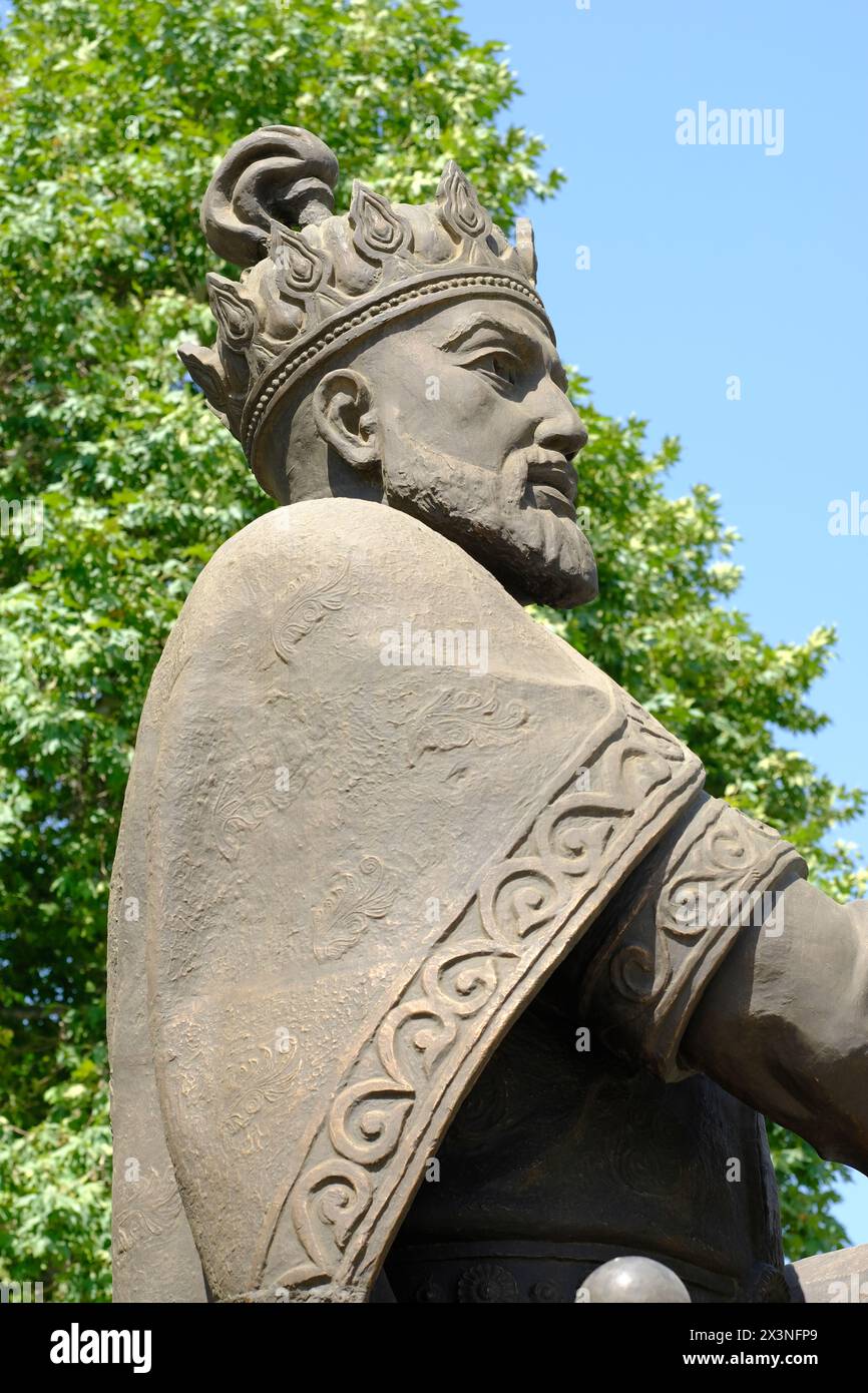Samarcanda Uzbekistan - statua dello storico guerriero e leader Amir Timur ( Tamerlano ) fondatore dell'Impero timuride Foto Stock