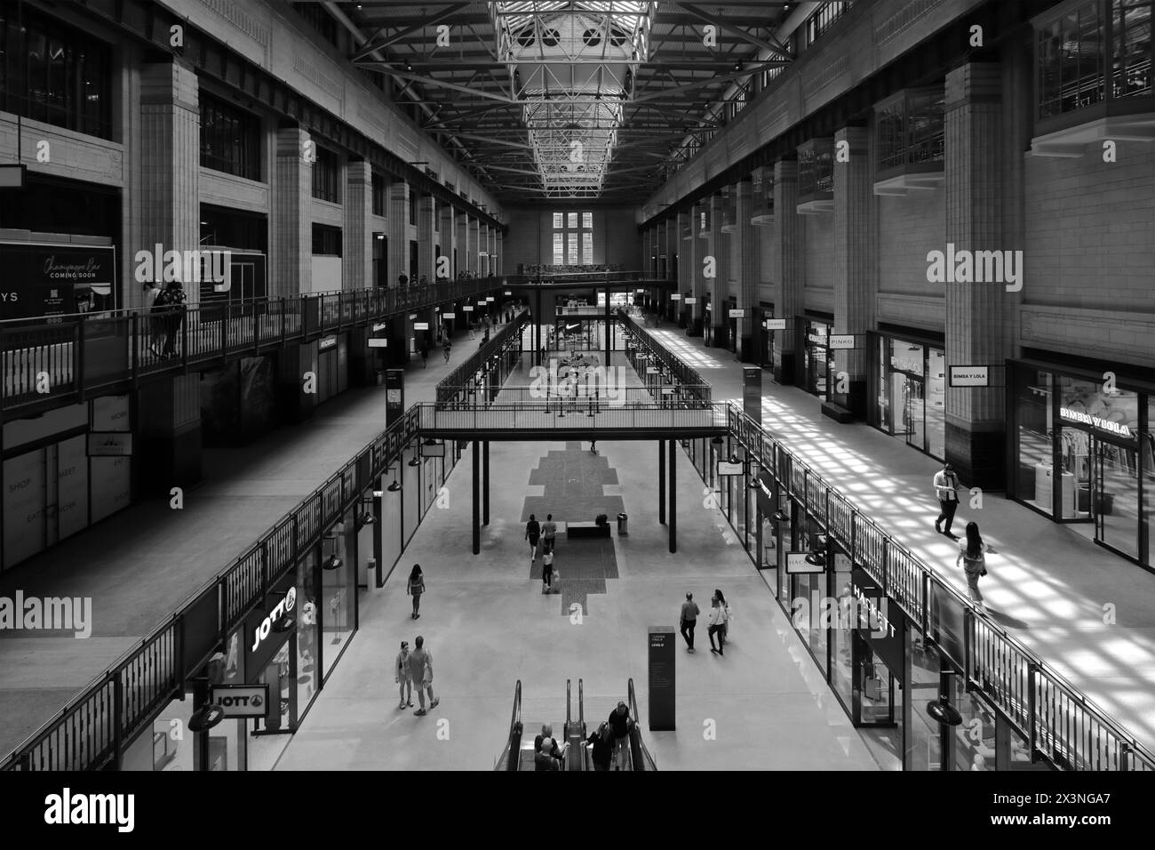 L'Interior turbine Hall della centrale elettrica di Battersea, Battersea, Londra, Inghilterra Foto Stock