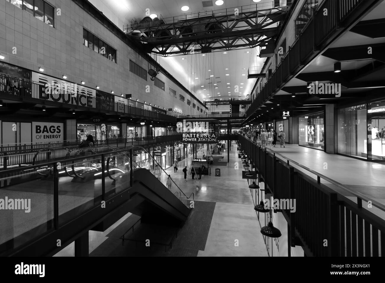 L'Interior turbine Hall della centrale elettrica di Battersea, Battersea, Londra, Inghilterra Foto Stock