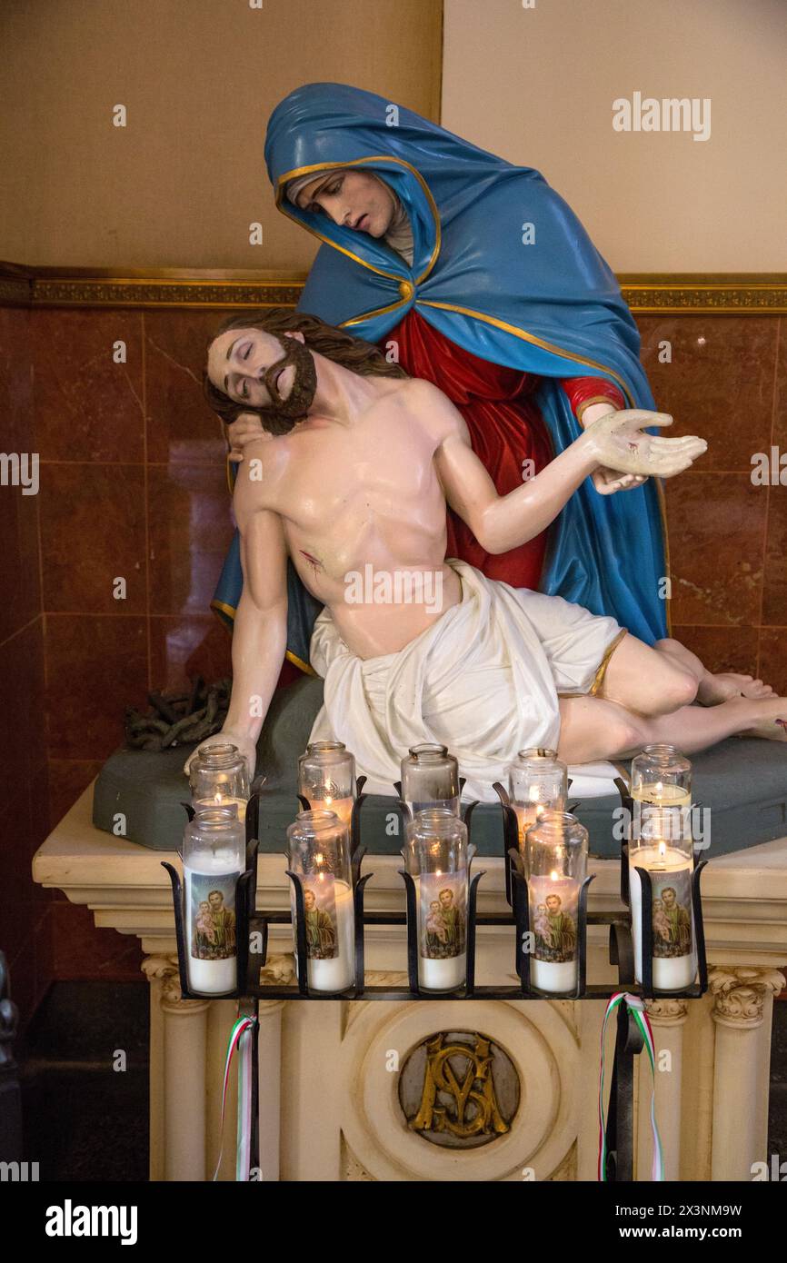 New Orleans, Louisiana. Quartiere francese, Statua di Gesù e Maria nella Chiesa cattolica di Santa Maria. Foto Stock