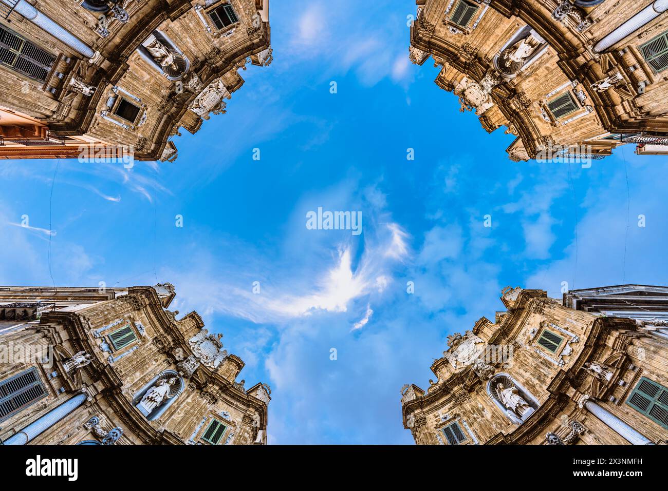 Four Corners Square conosciuta come quattro Canti Palermo, Sicilia, Italia Foto Stock