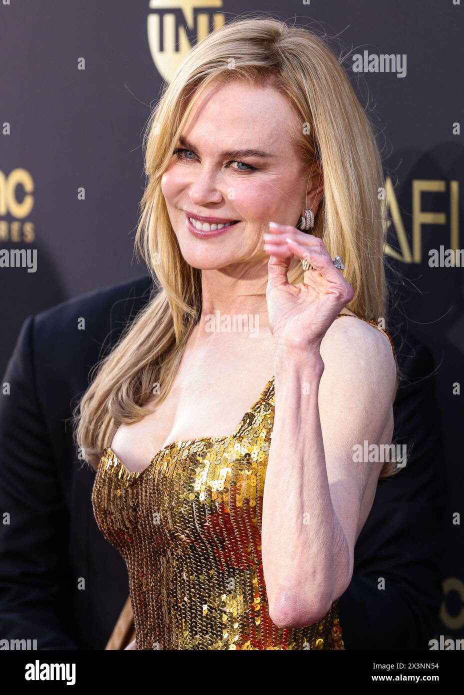 HOLLYWOOD, LOS ANGELES, CALIFORNIA, Stati Uniti d'America - APRILE 27: Nicole Kidman con Balenciaga arriva alla 49a edizione dell'AFI (American Film Institute) Lifetime Achievement Award Gala Tribute per celebrare Nicole Kidman tenutasi al Dolby Theatre il 27 aprile 2024 a Hollywood, Los Angeles, California, Stati Uniti. (Foto di Xavier Collin/Image Press Agency) Foto Stock