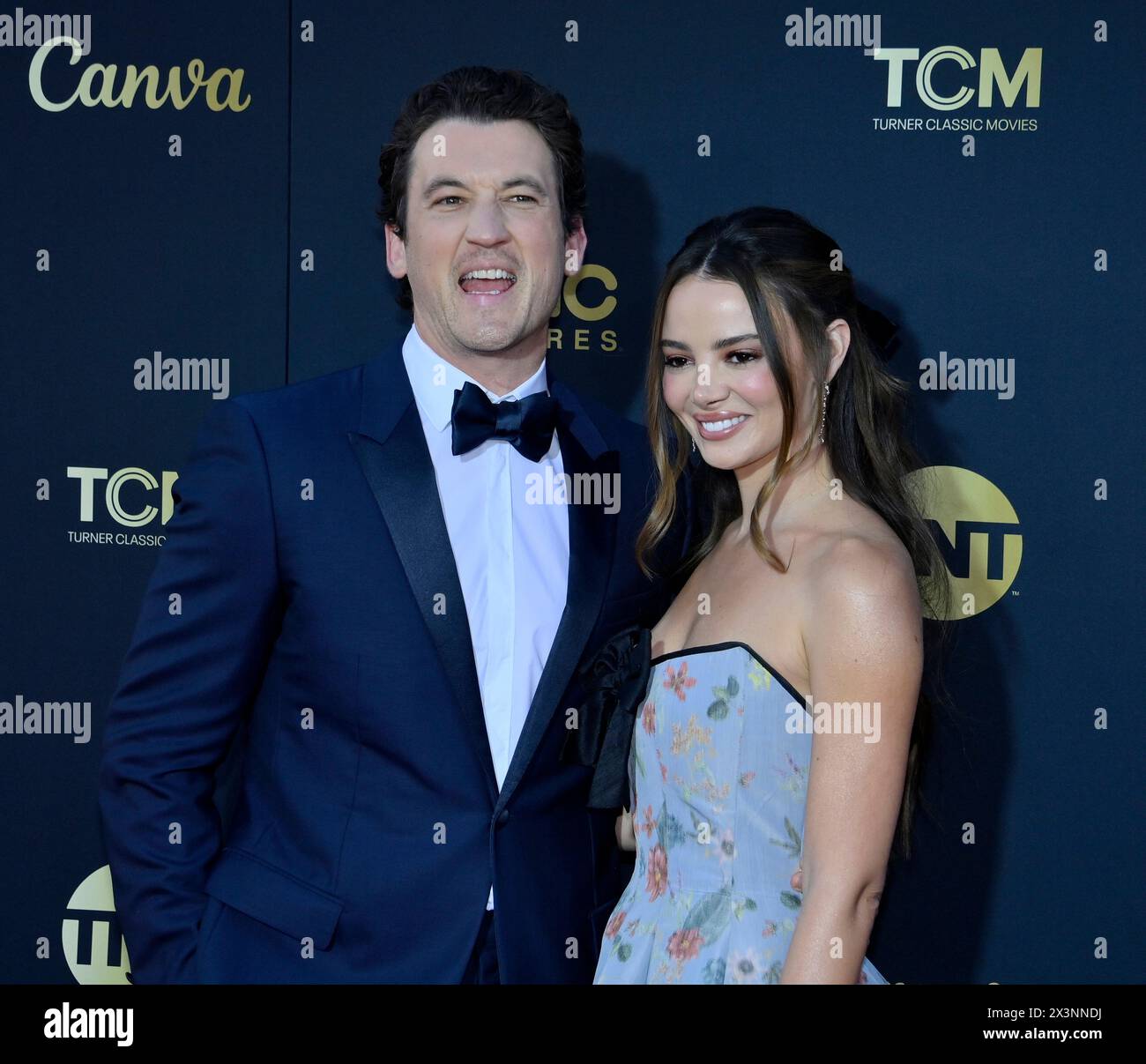 Los Angeles, Stati Uniti. 27 aprile 2024. Miles Teller (L) e Keleigh Sperry Teller partecipano al 49° gala tributo all'AFI Lifetime Achievement Award in onore di Nicole Kidman al Dolby Theatre nella sezione Hollywood di Los Angeles sabato 27 aprile 2024. Foto di Jim Ruymen/UPI credito: UPI/Alamy Live News Foto Stock
